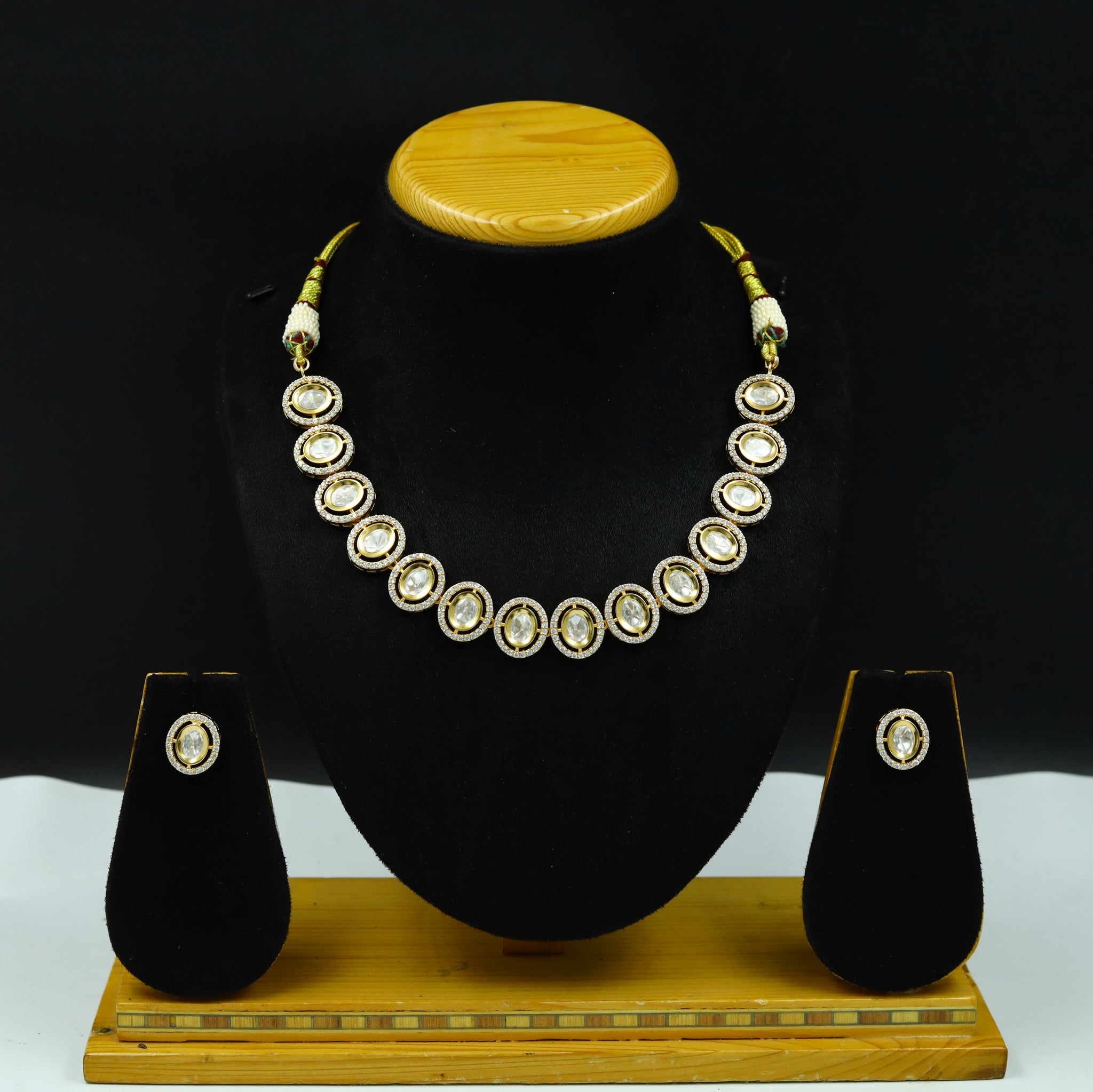 Round Neck Kundan Necklace Set 12926-31