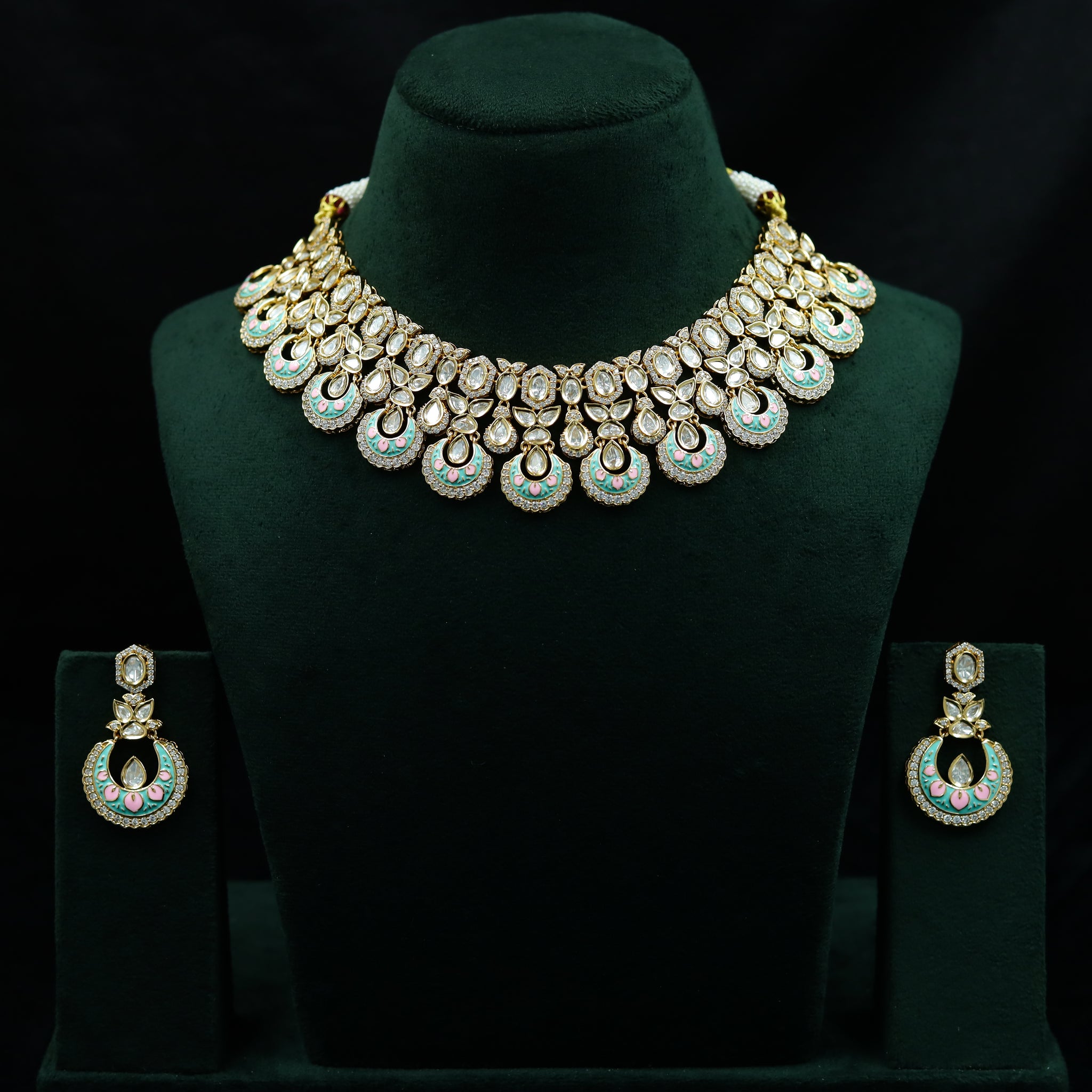 Round Neck Kundan Necklace Set 12211-28
