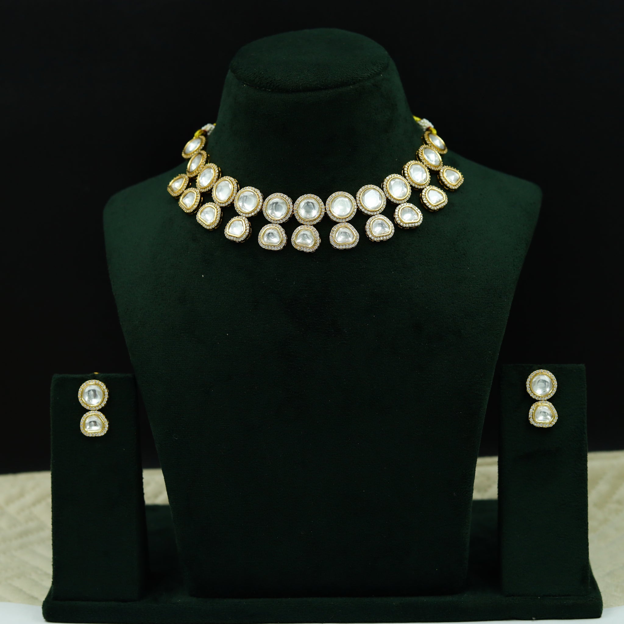 Round Neck Kundan Necklace Set 12939-31
