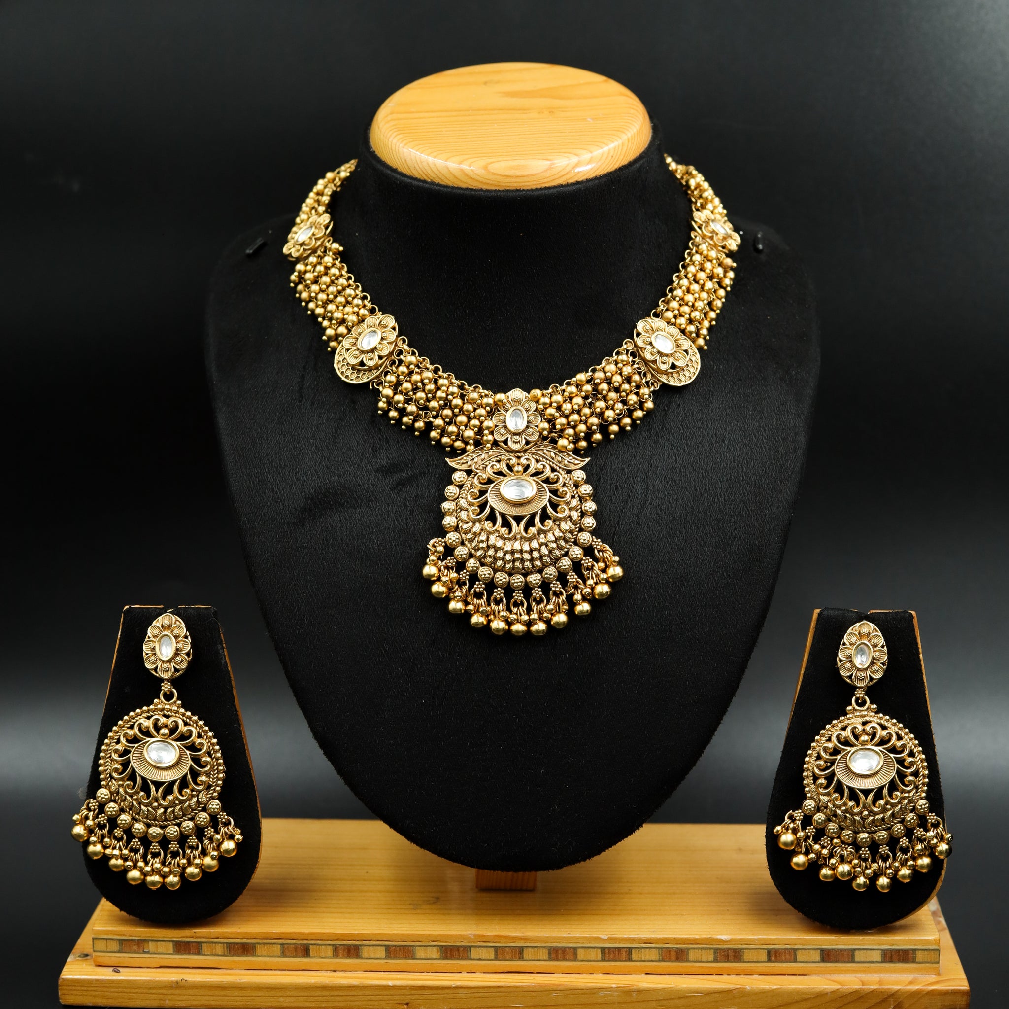 Antique Gold Plated Round Neck Necklace Set 9971-28