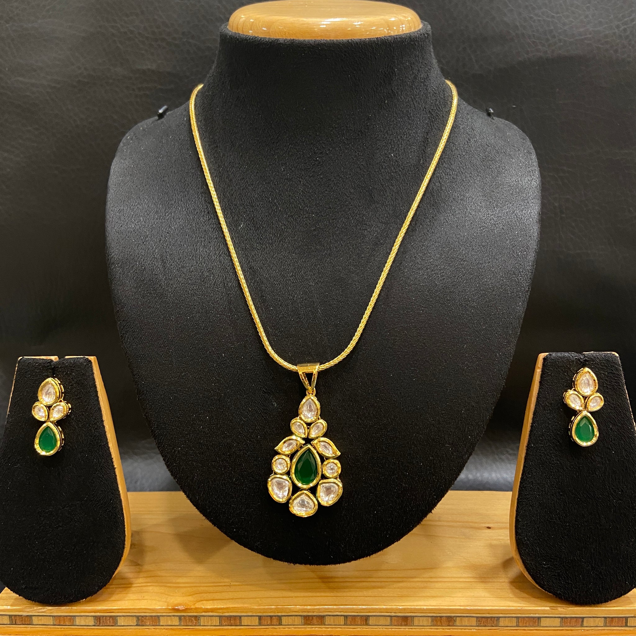 Kundan Pendant Set 1553-28 - Dazzles Jewellery