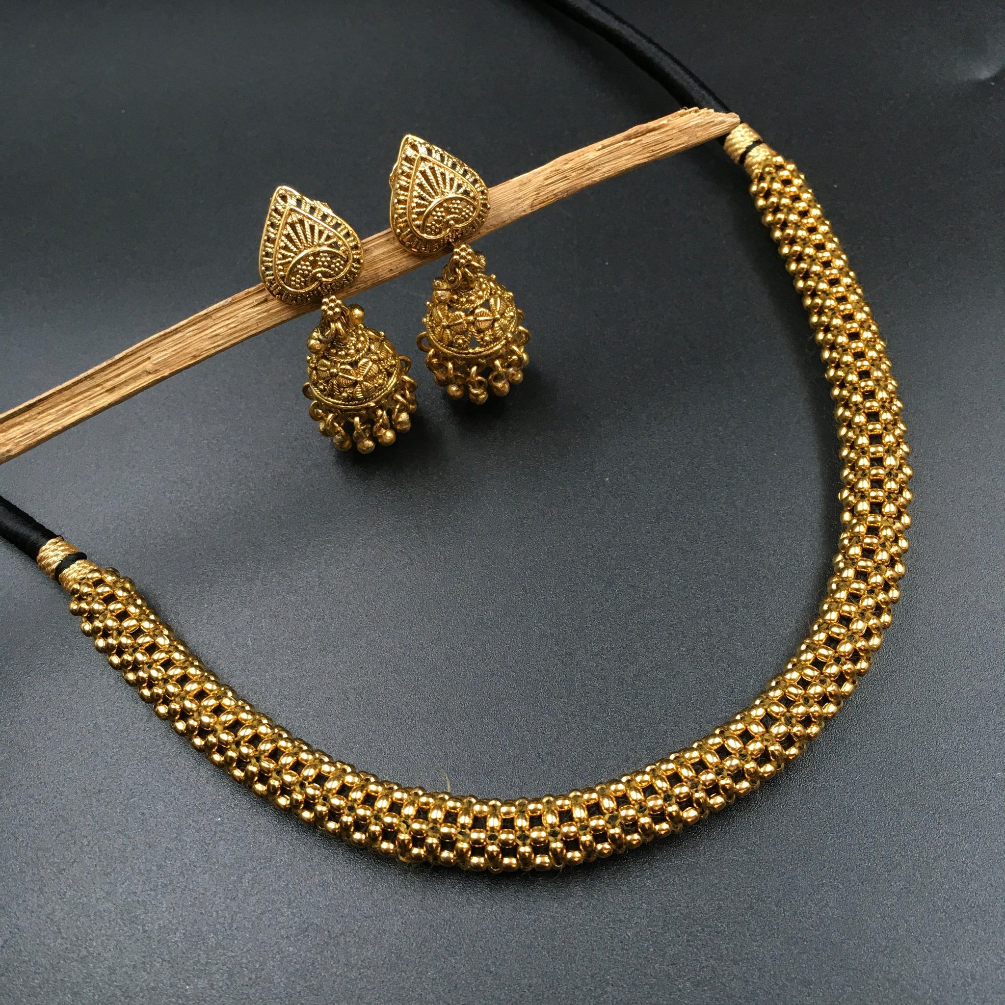 Round Neck Gold Look Necklace Set 3554 - Dazzles Jewellery