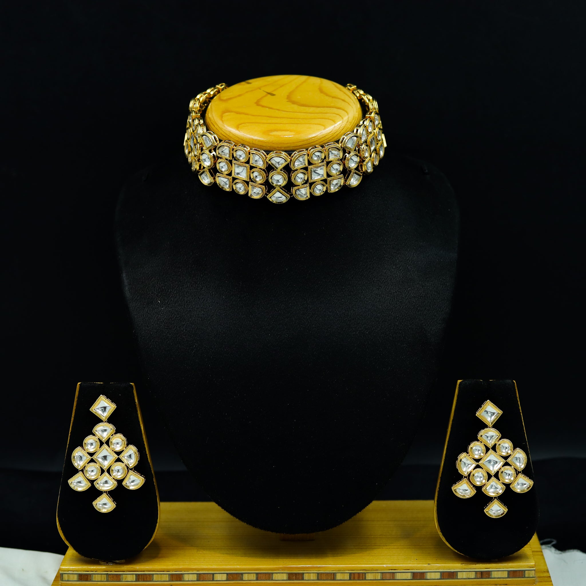 Gold  Kundan Choker Set 19077-6259