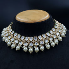Round Neck Kundan Necklace Set 10123-4