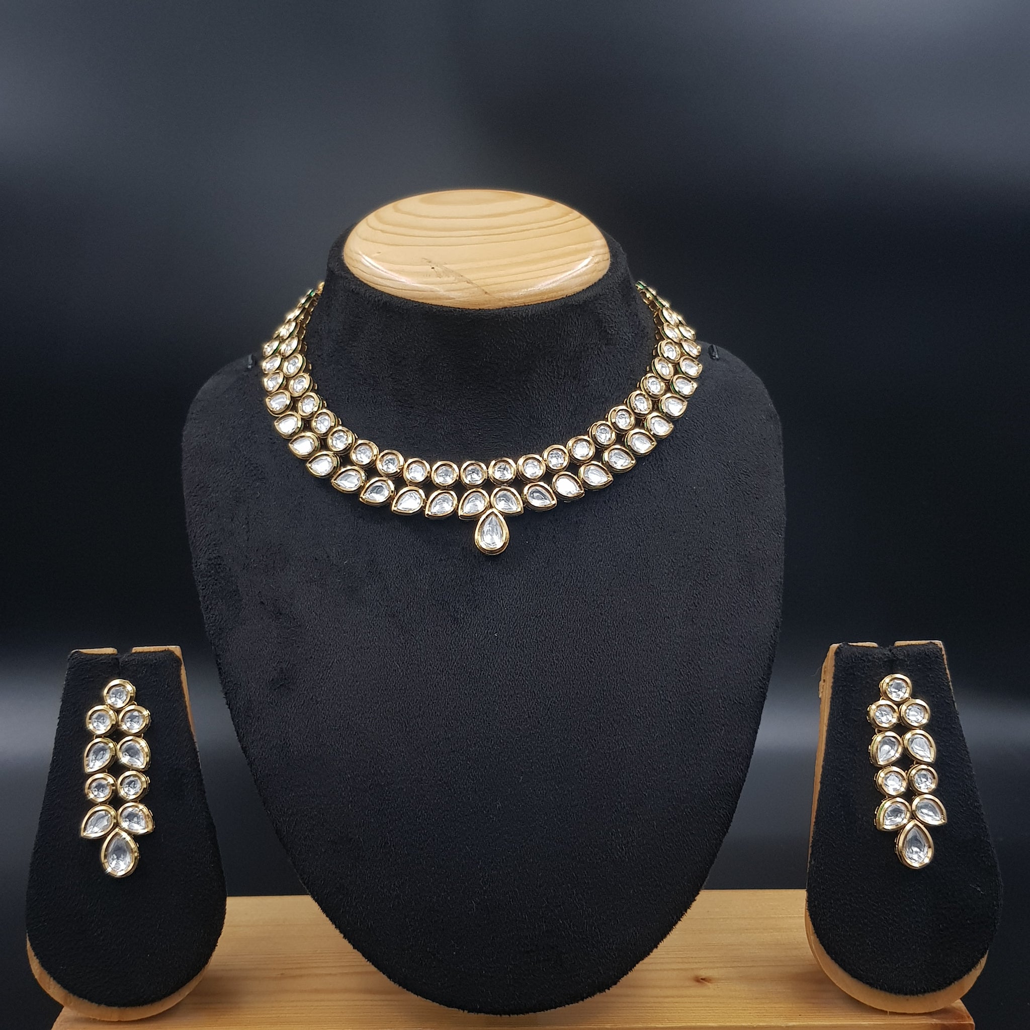 Round Neck Kundan Necklace Set 10607-68