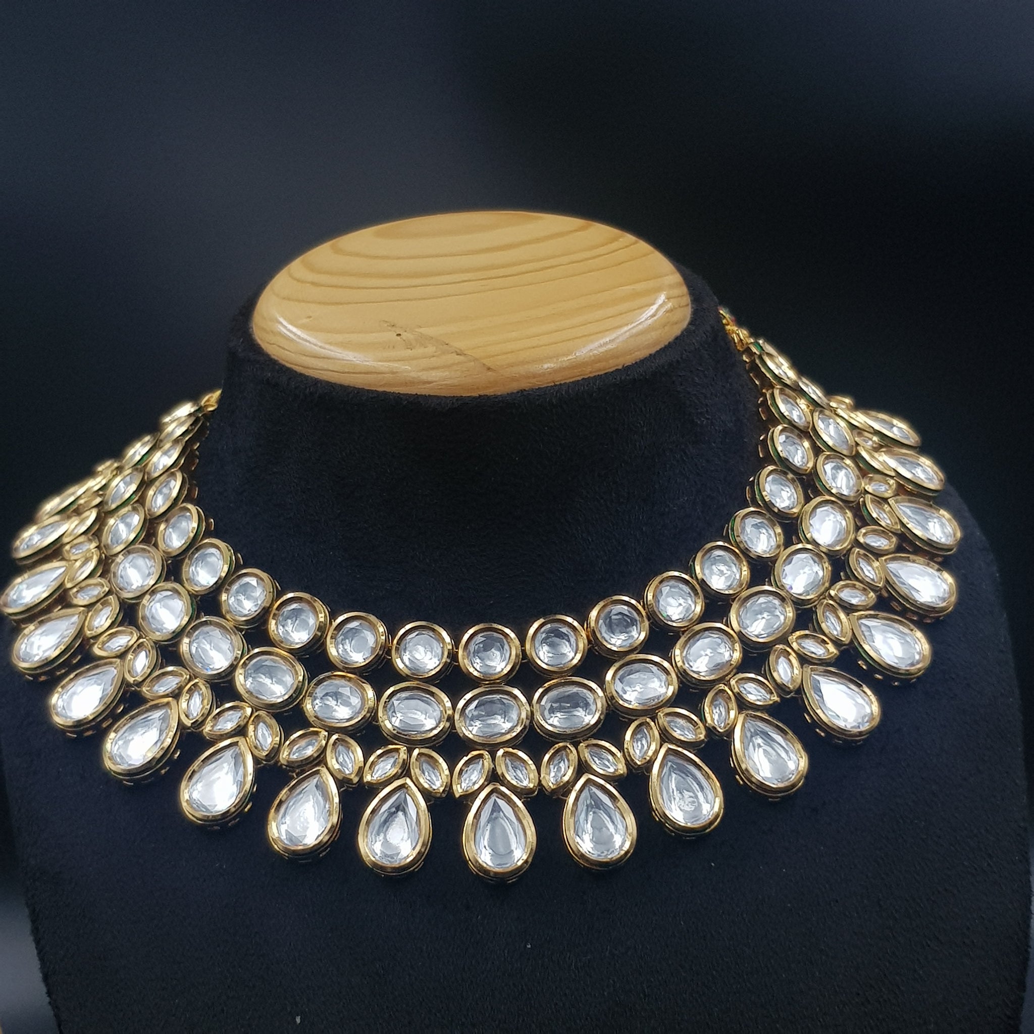Round Neck Kundan Necklace Set 10622-68