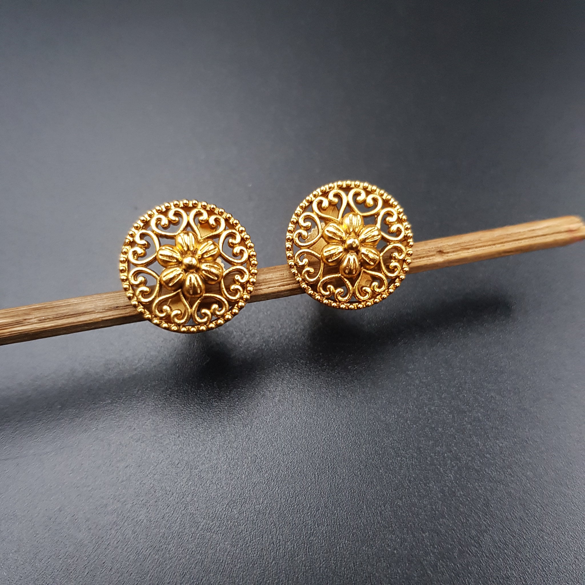 Tops/Studs Antique Earring 10261-28
