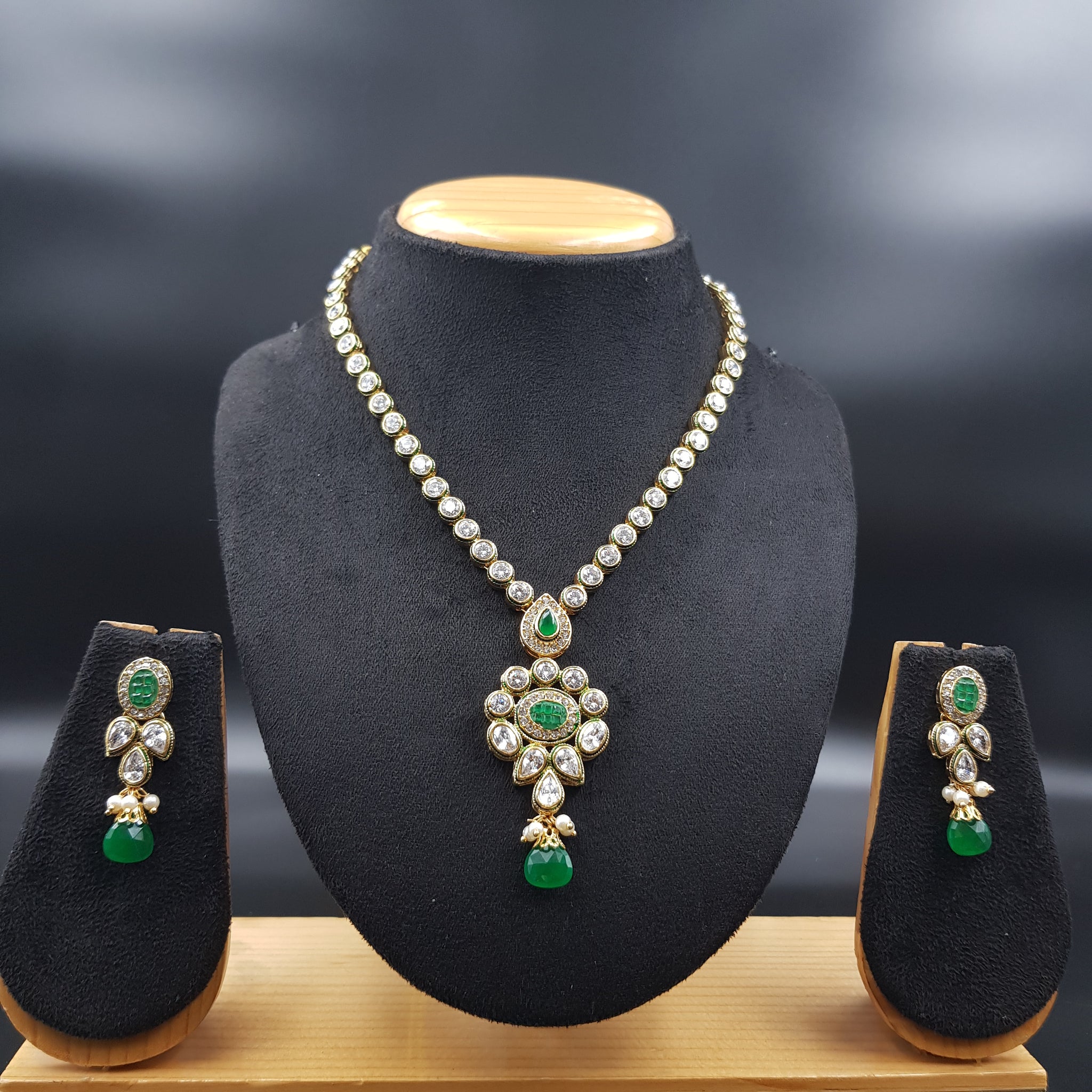 Round Neck Polki Necklace Set 11000-21