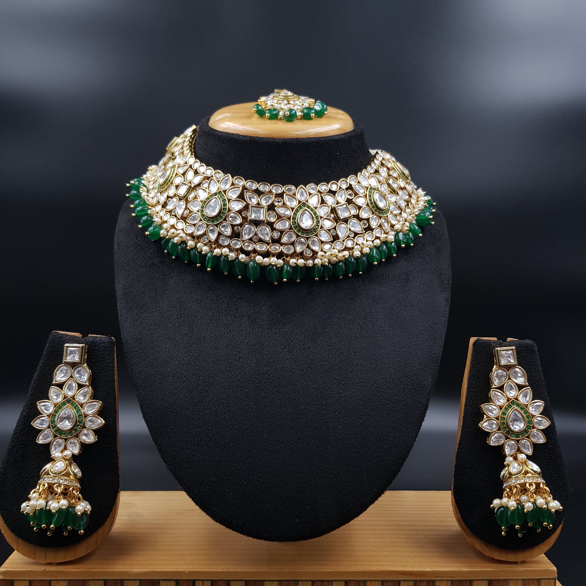 Round Neck Kundan Necklace Set 11061-21