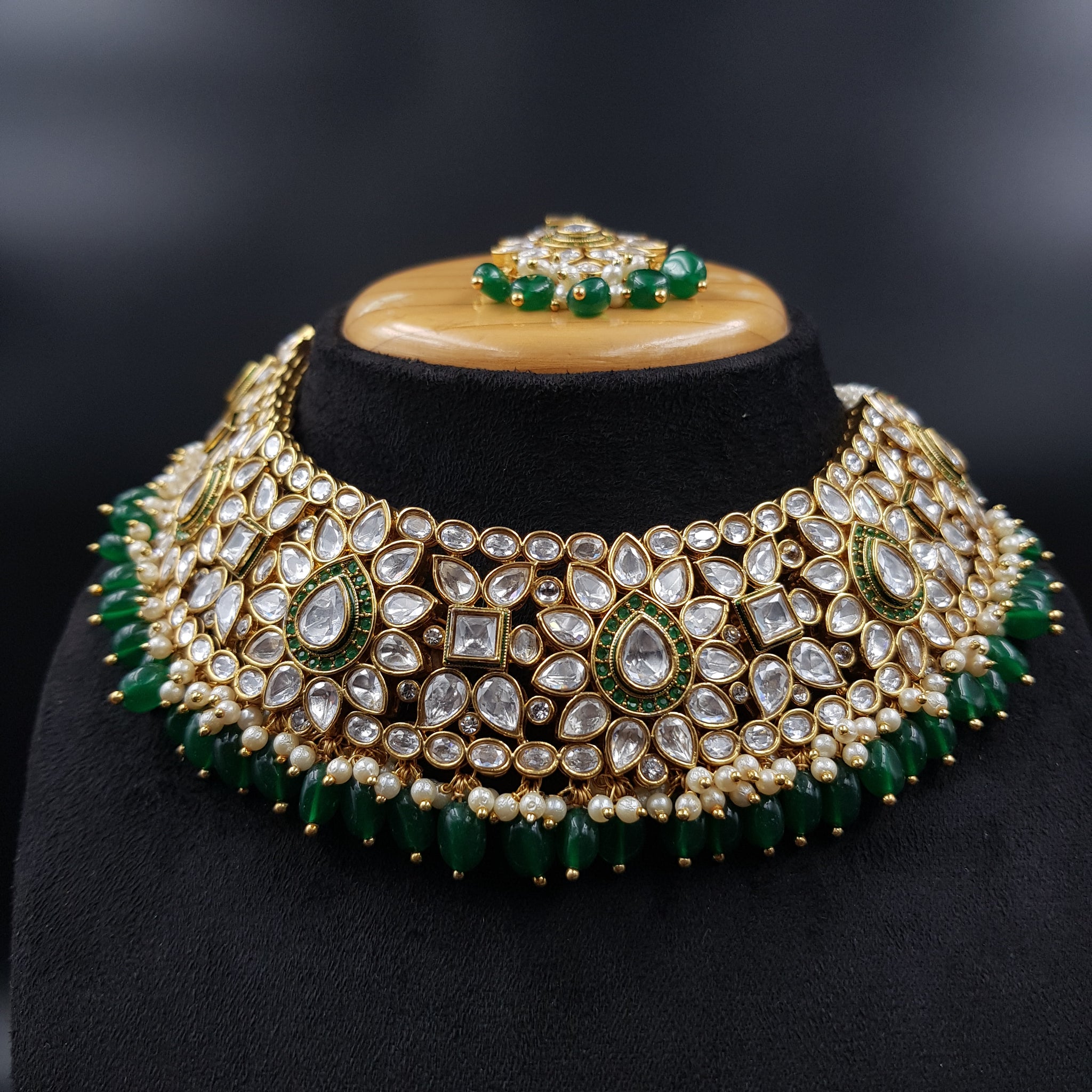 Round Neck Kundan Necklace Set 11061-21