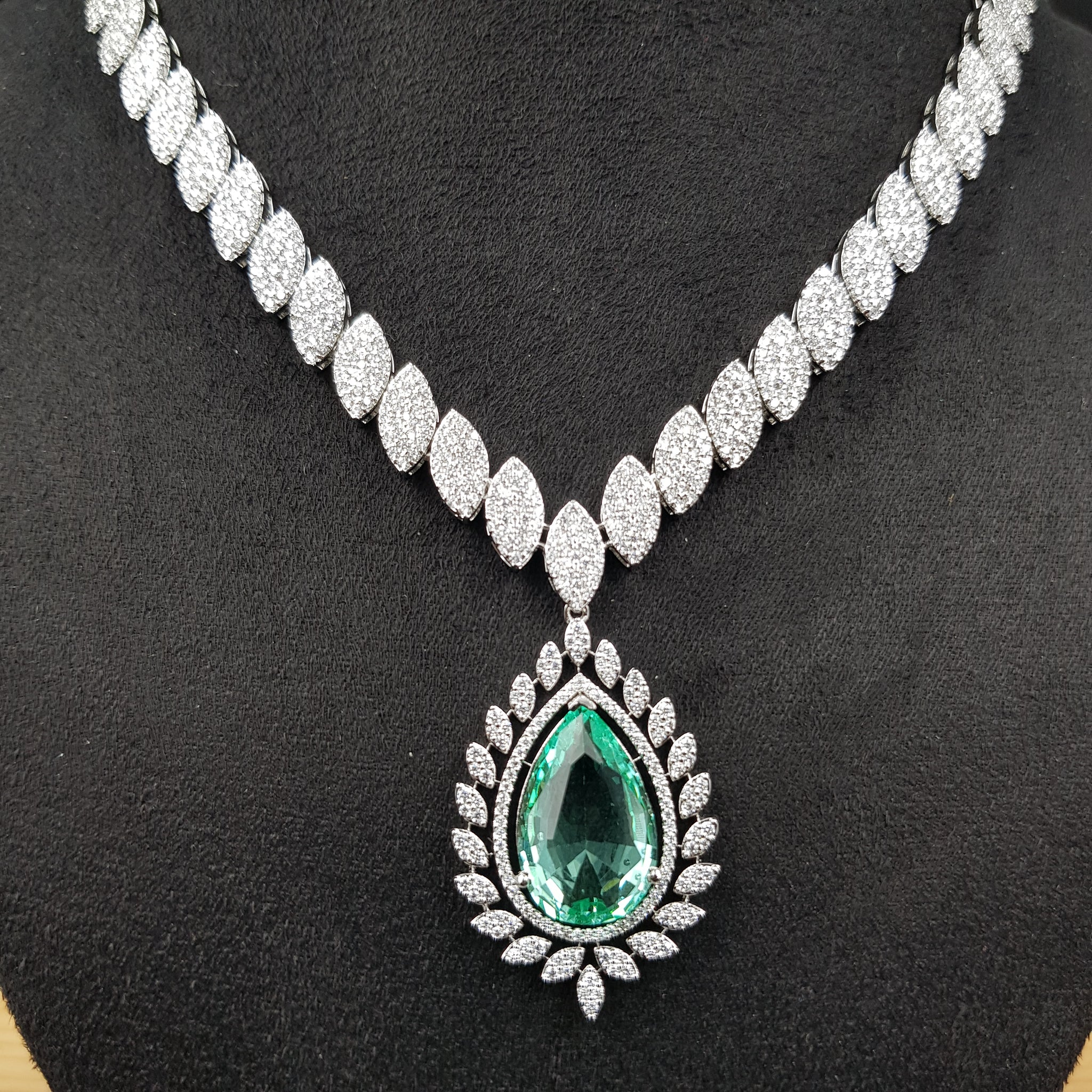 Round Neck Zircon/AD Necklace Set 10799-69