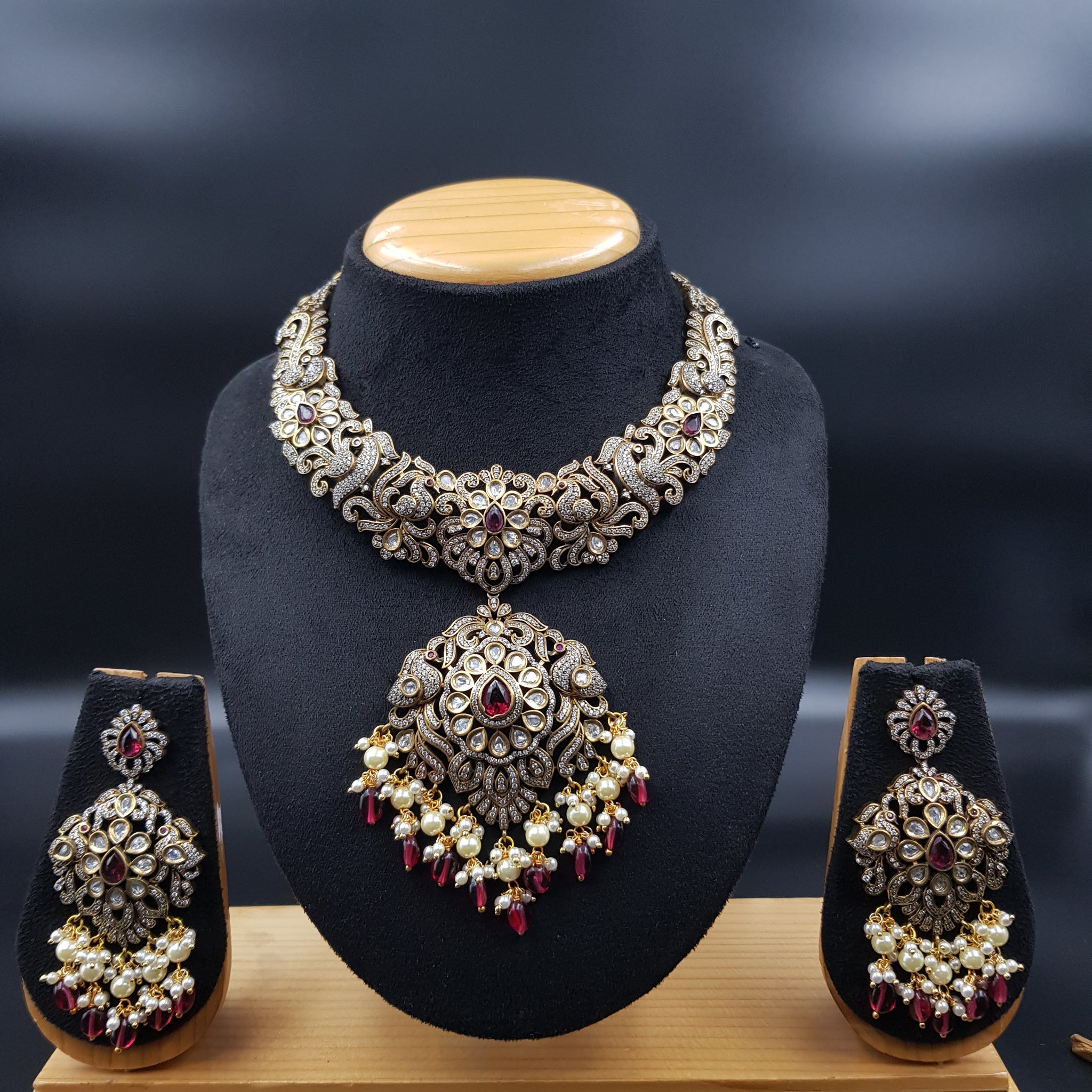 Round Neck Kundan Necklace Set 11073-21