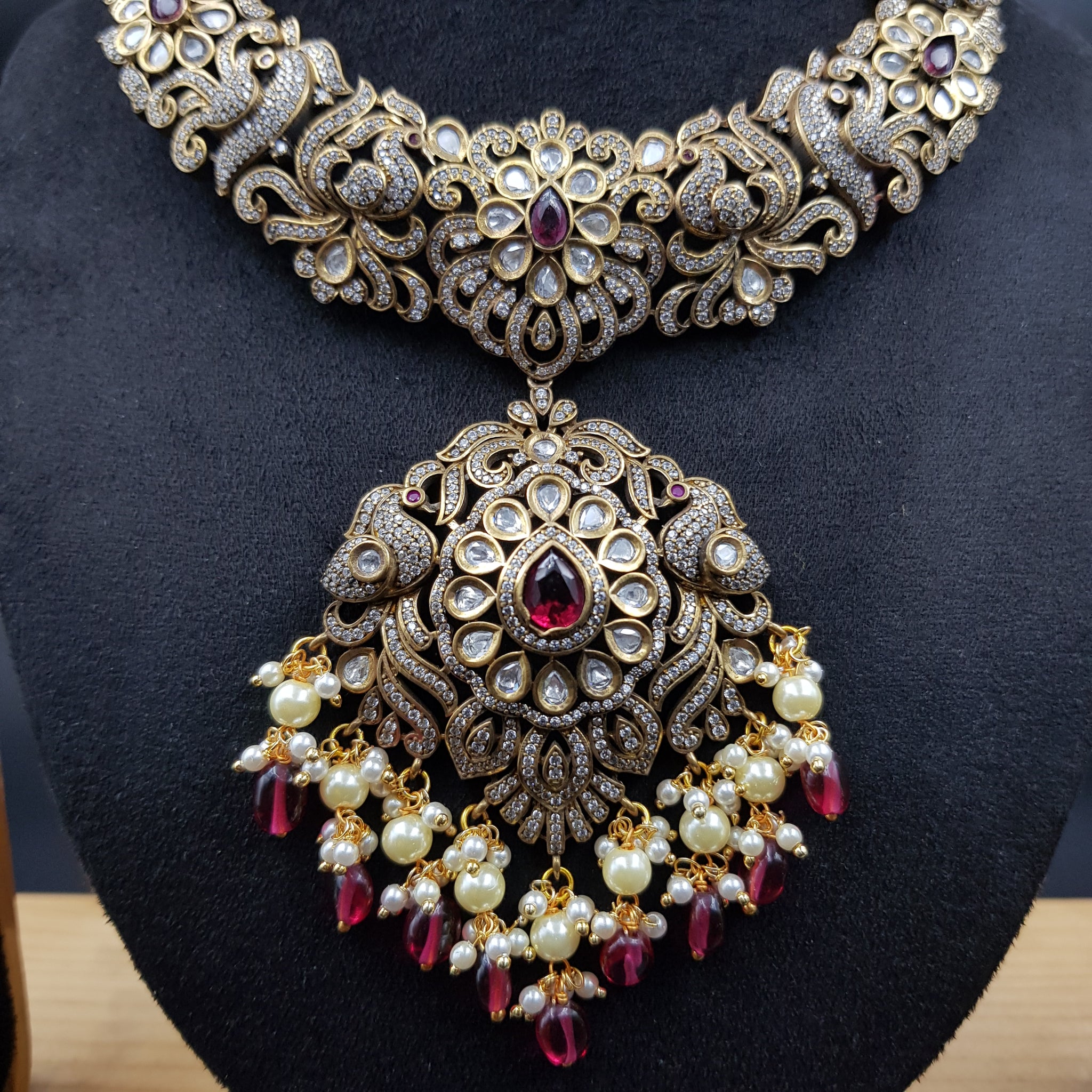 Round Neck Kundan Necklace Set 11073-21