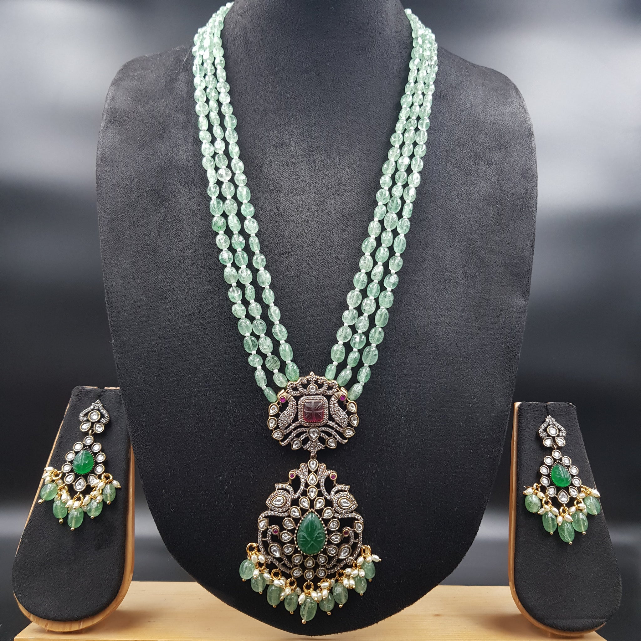 Round Neck Kundan Necklace Set 11067-21
