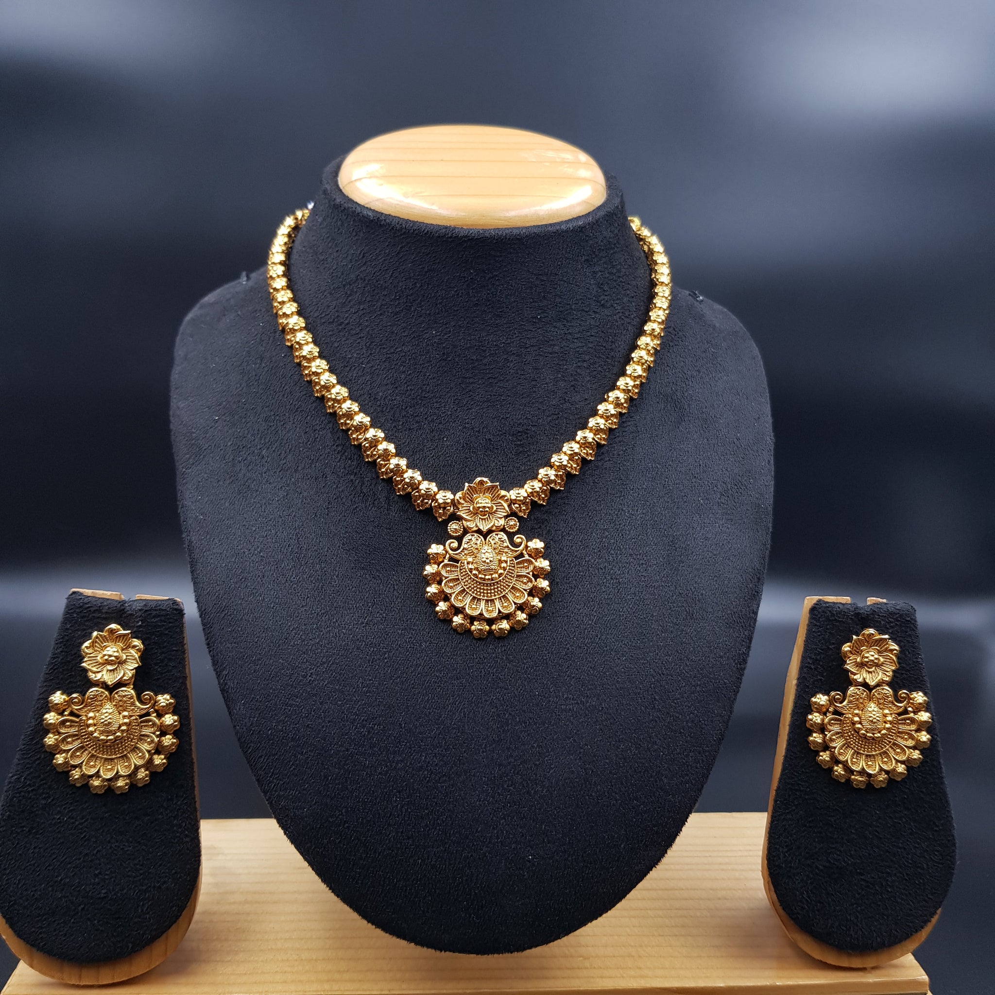 Round Neck Antique Necklace Set 11248-1