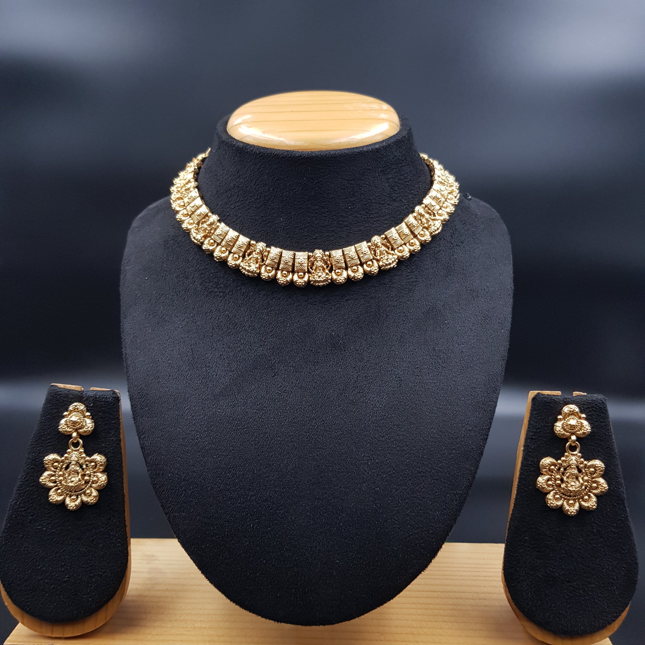 Round Neck Temple Necklace Set 11201-33
