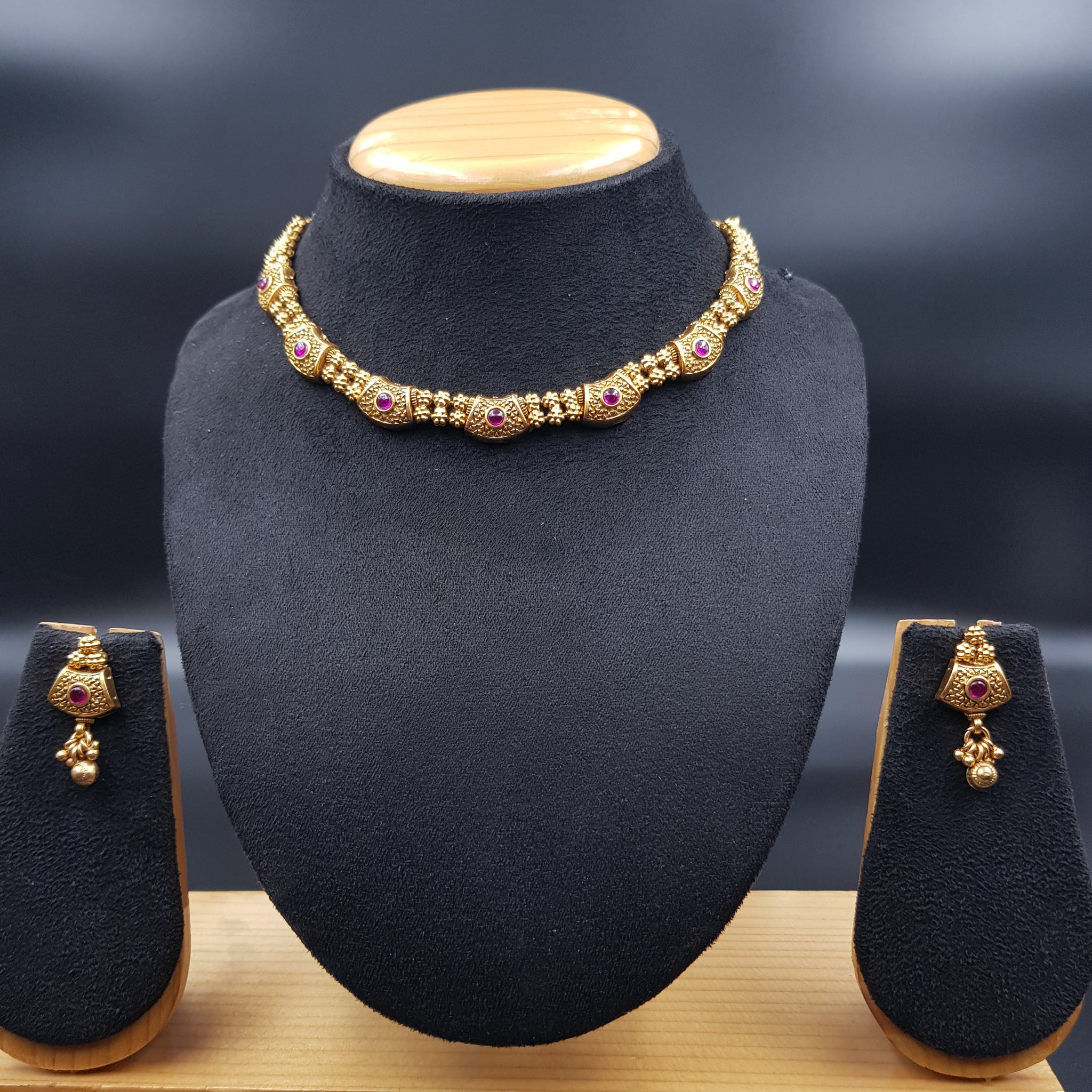 Round Neck Antique Necklace Set 11241-1
