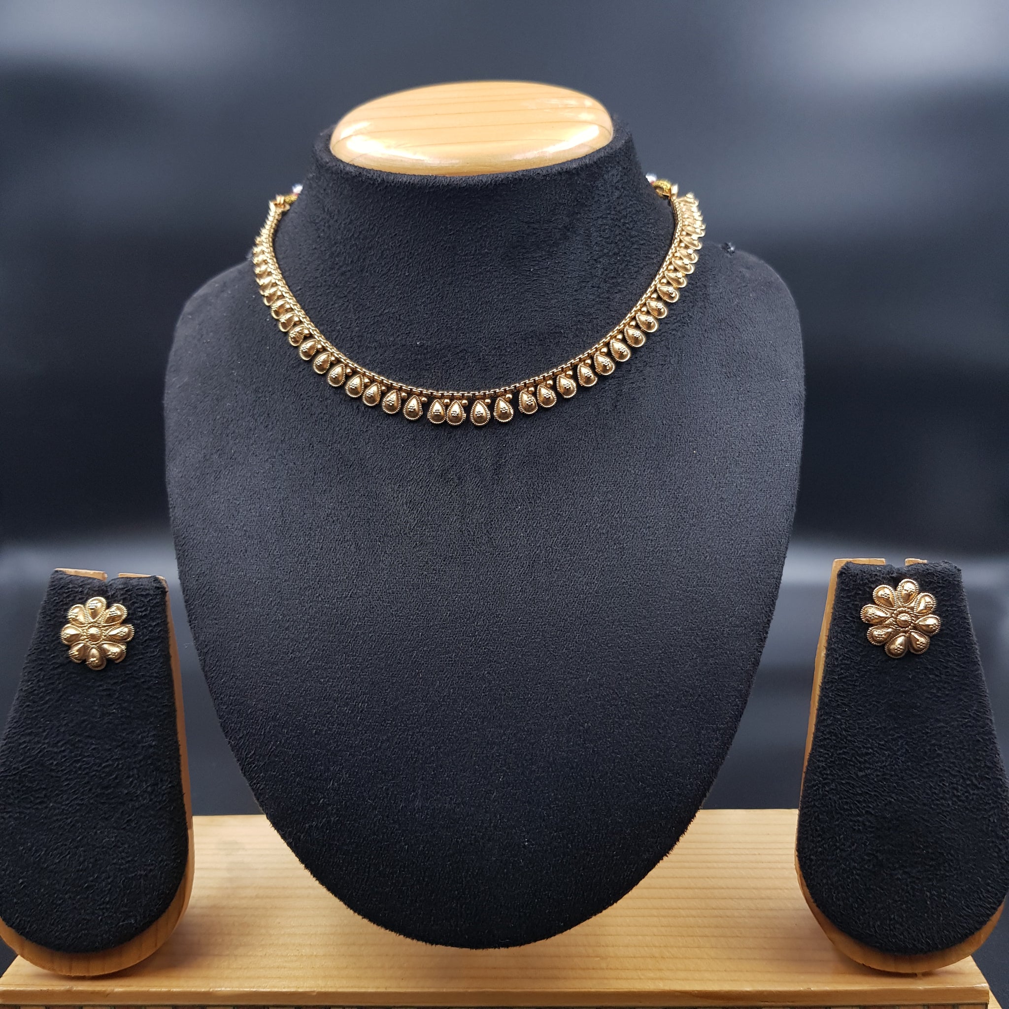 Round Neck Antique Necklace Set 11212-33