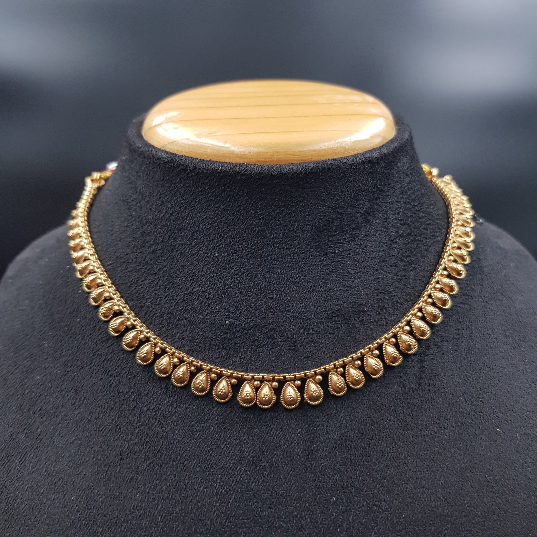 Round Neck Antique Necklace Set 11212-33