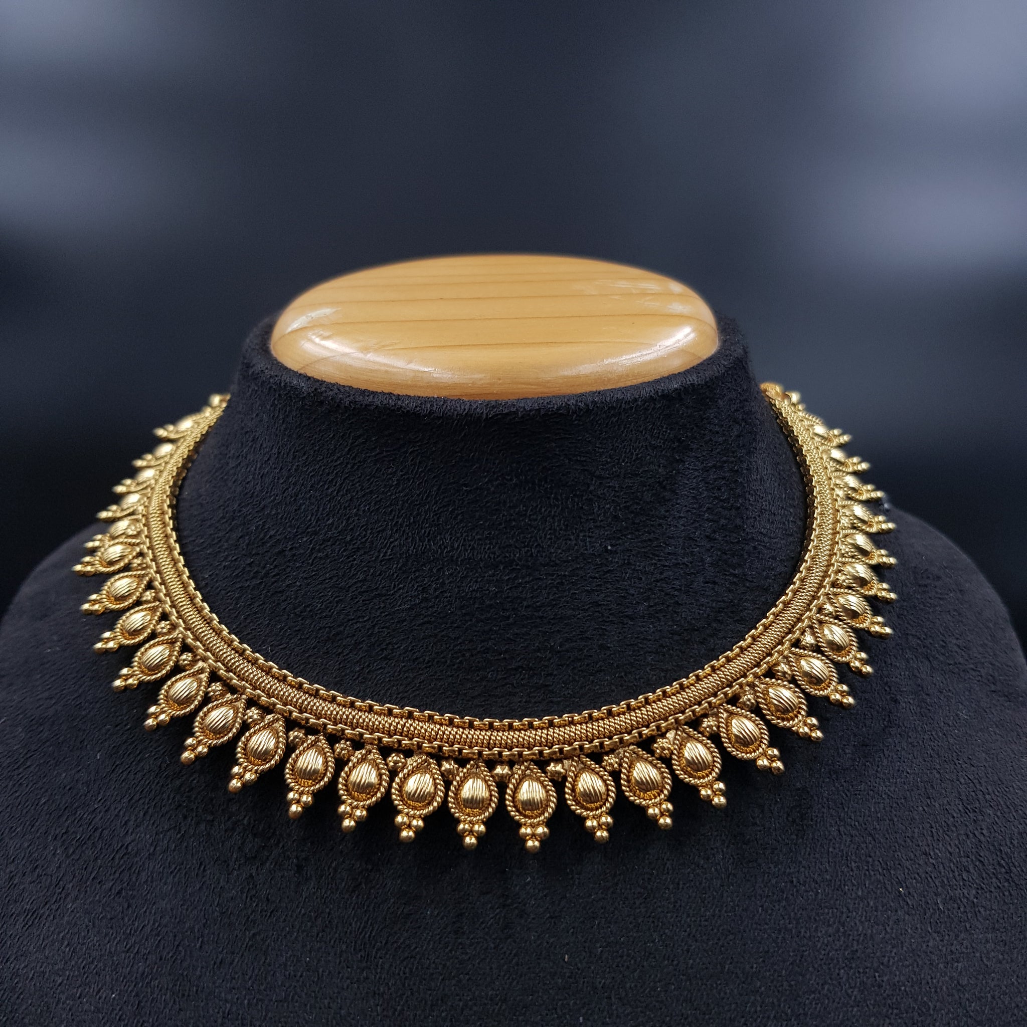 Round Neck Gold Look Necklace Set 11205-33
