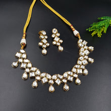 Round Neck Kundan Necklace Set 10606-68
