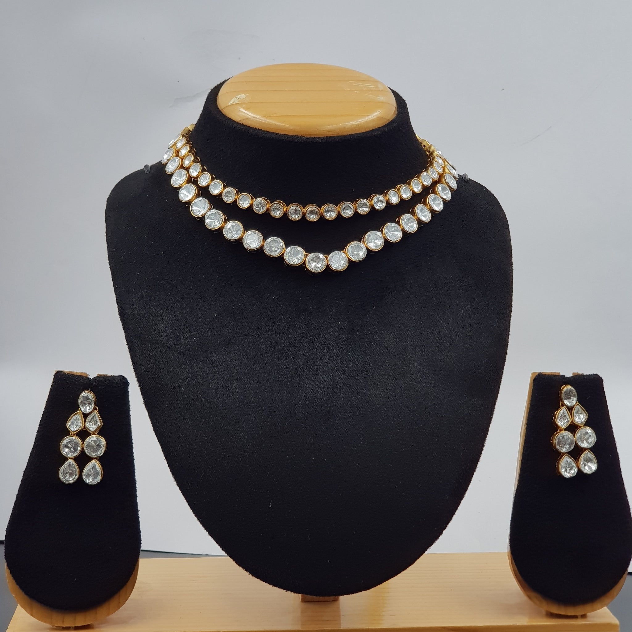 Round Neck Kundan Necklace Set 10614-68