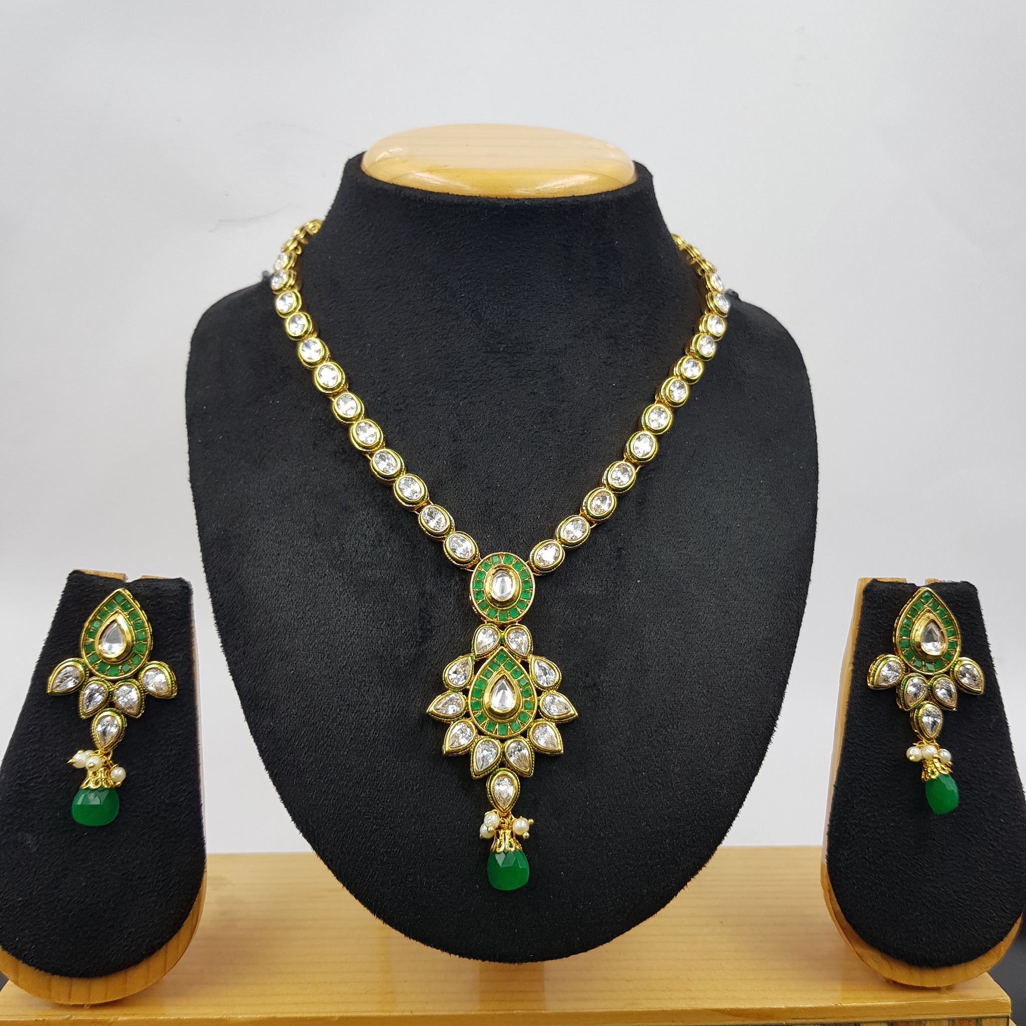 Round Neck Polki Necklace Set 10988-21
