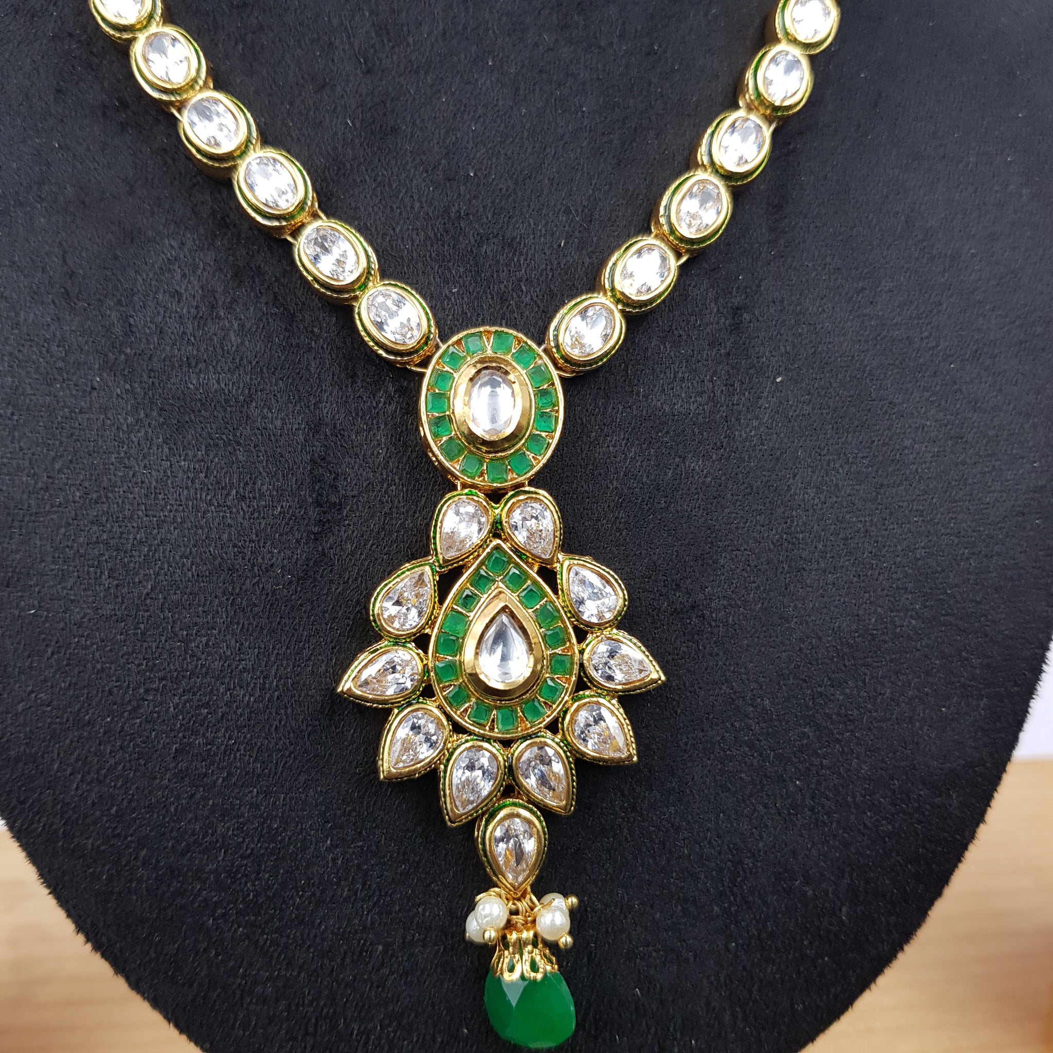 Round Neck Polki Necklace Set 10988-21