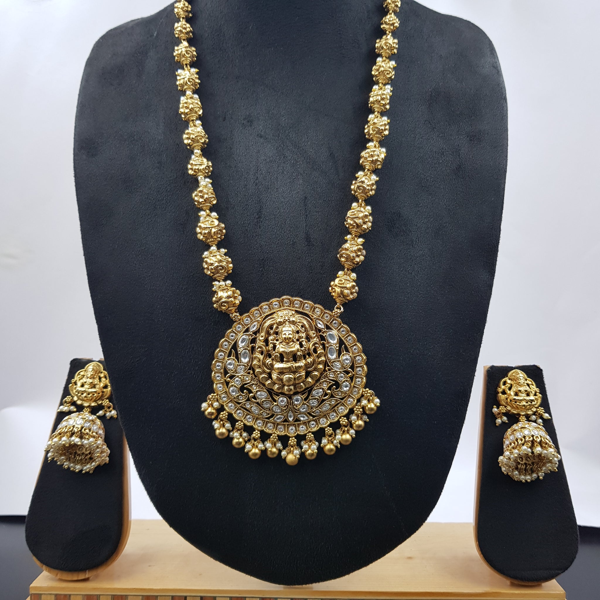Antique Gold Plated Heavy Temple Pendant Set 9985-28