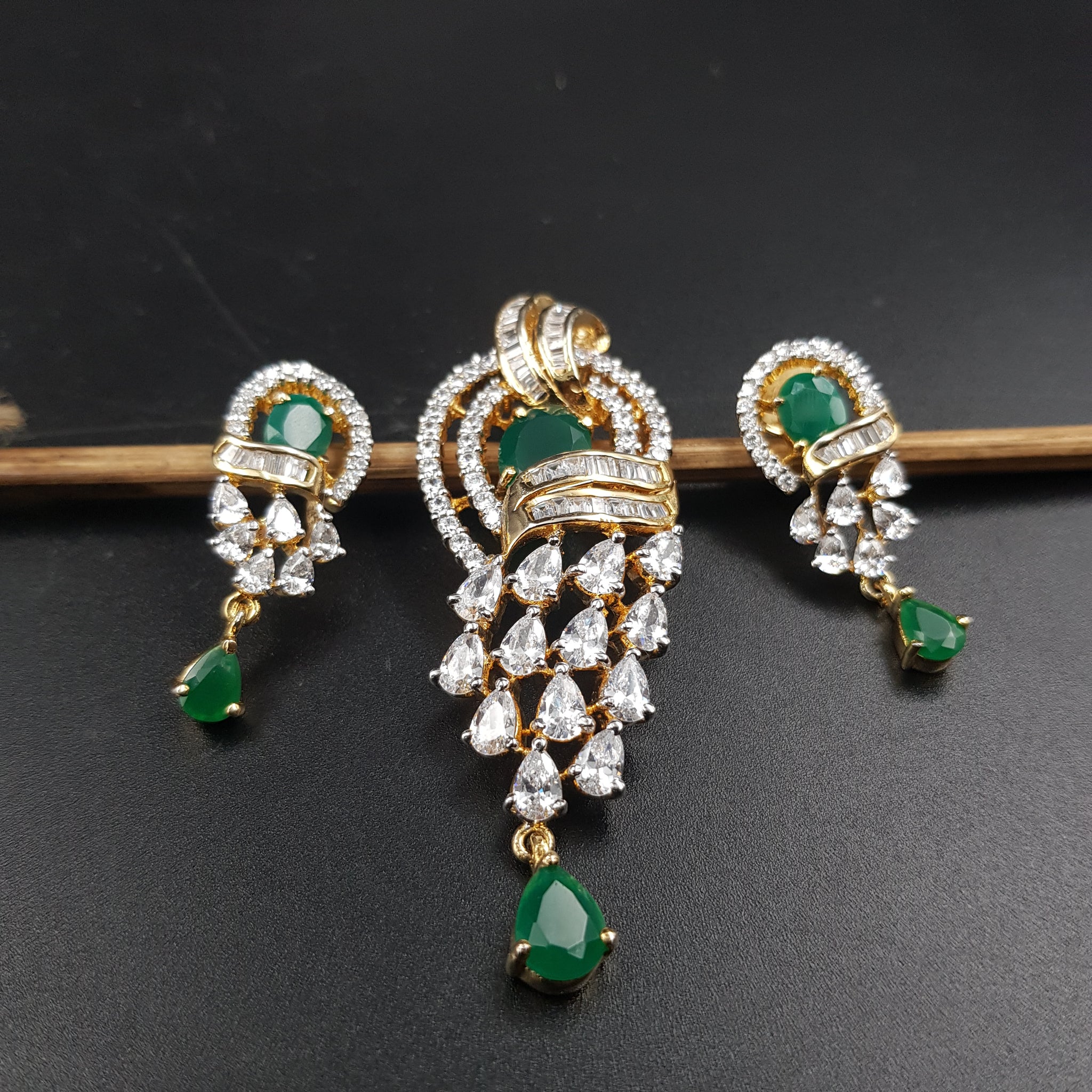 Medium Zircon/AD Pendant Set 11384