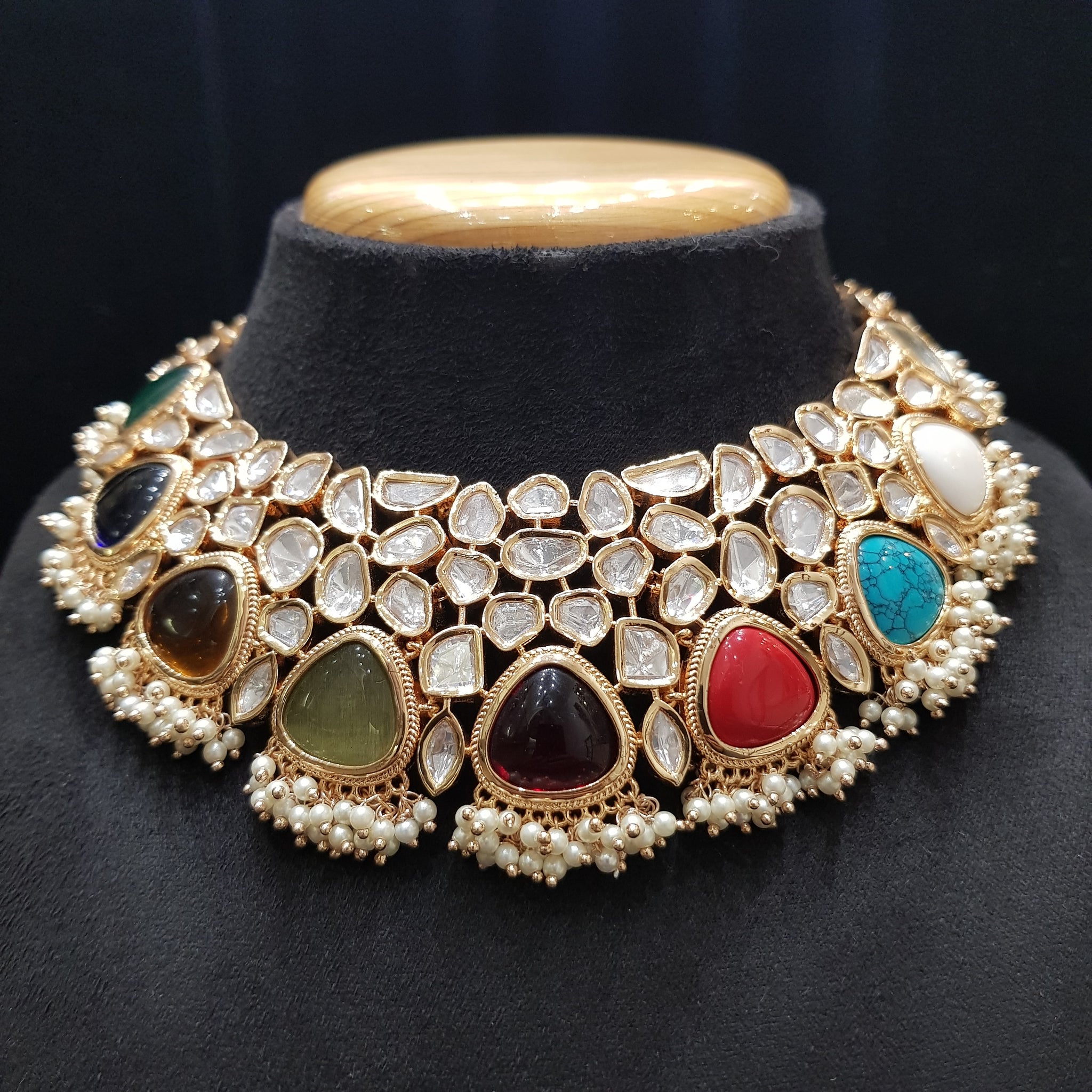 Round Neck Kundan Necklace Set 10617-68