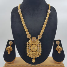 Gold Gold Look Necklace Set