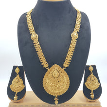 Gold Gold Look Necklace Set