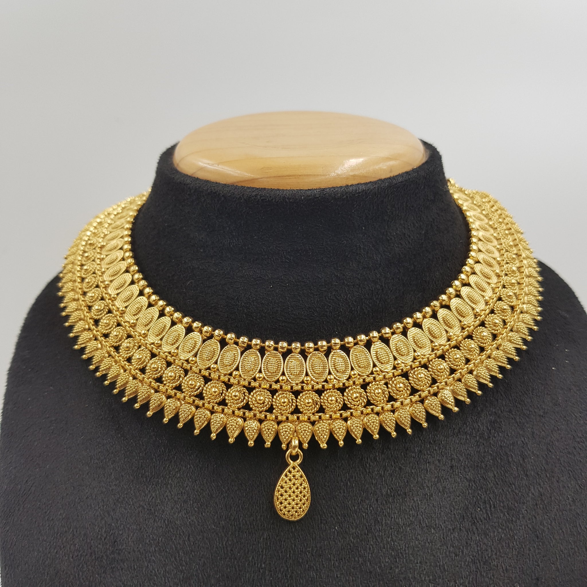 Round Neck Gold Look Necklace Set 7151-33