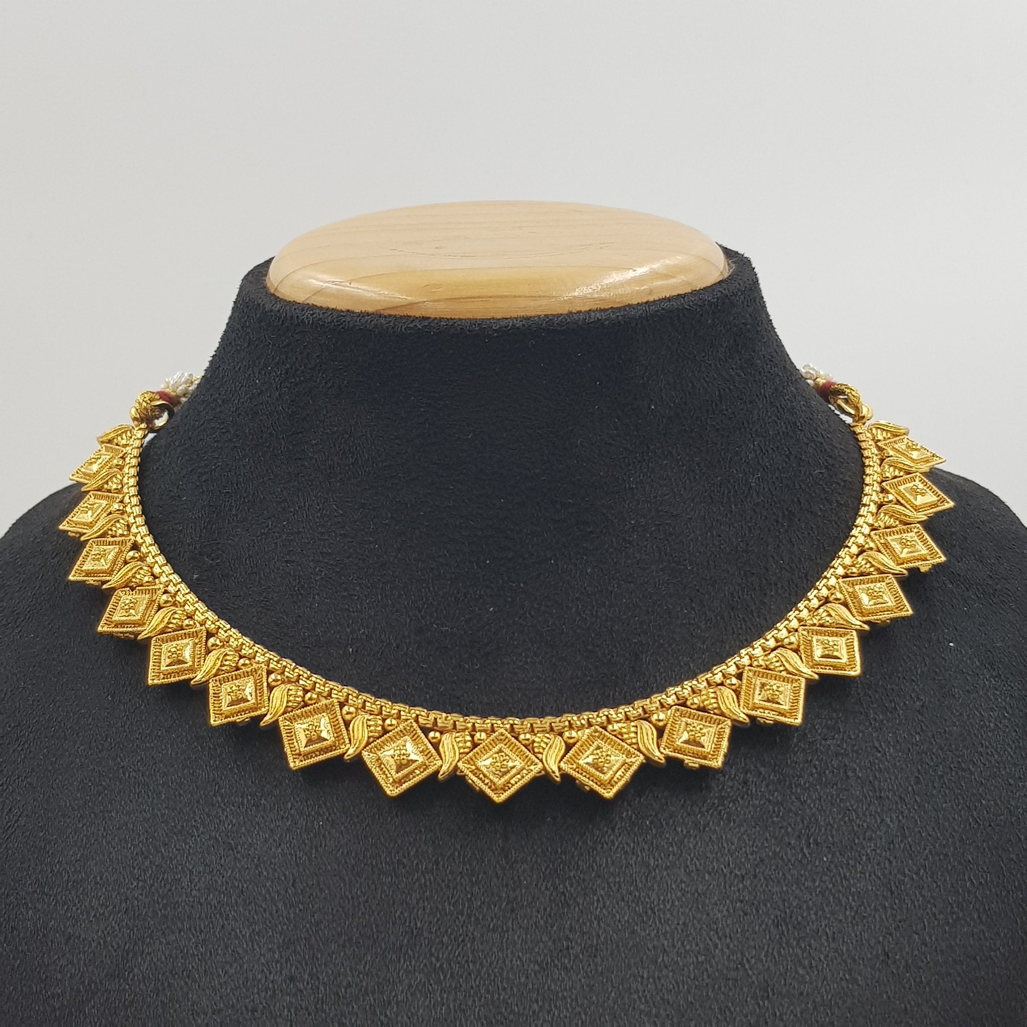Round Neck Gold Look Necklace Set 7149-33
