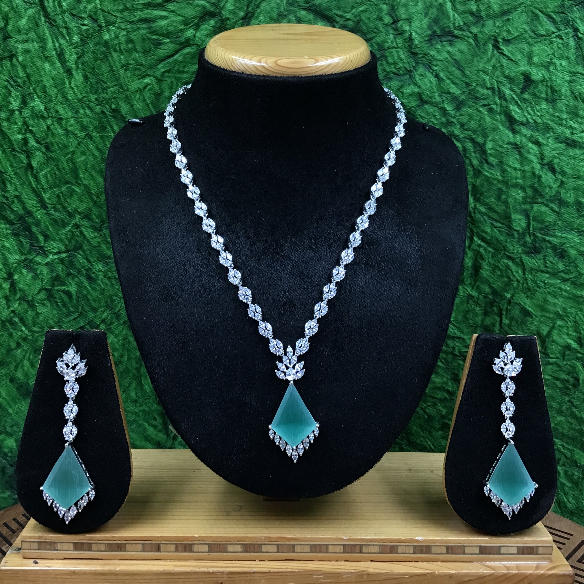 Round Neck Zircon/AD Necklace Set 16597-31