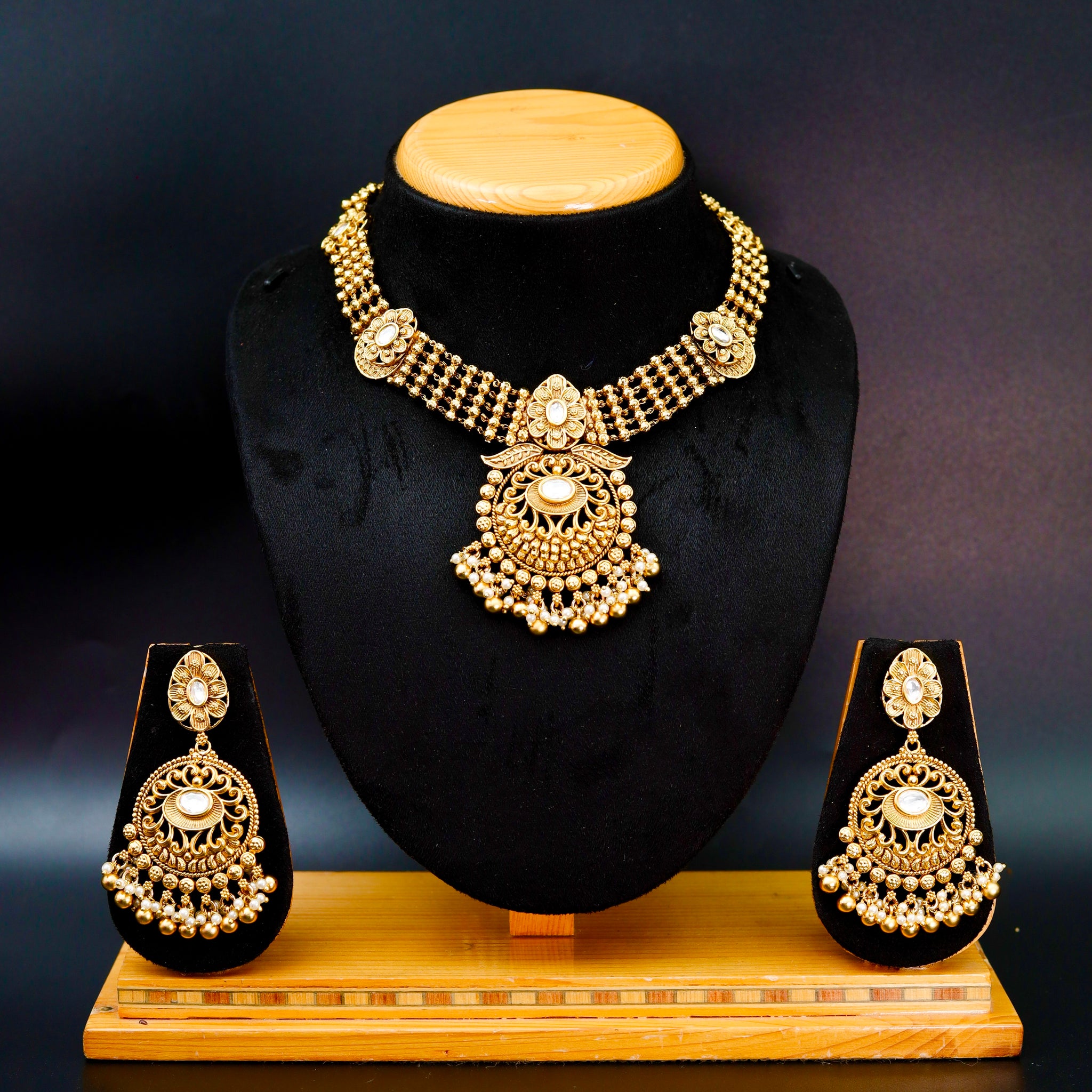 Antique Gold Plated Round Neck Necklace Set 10053-28