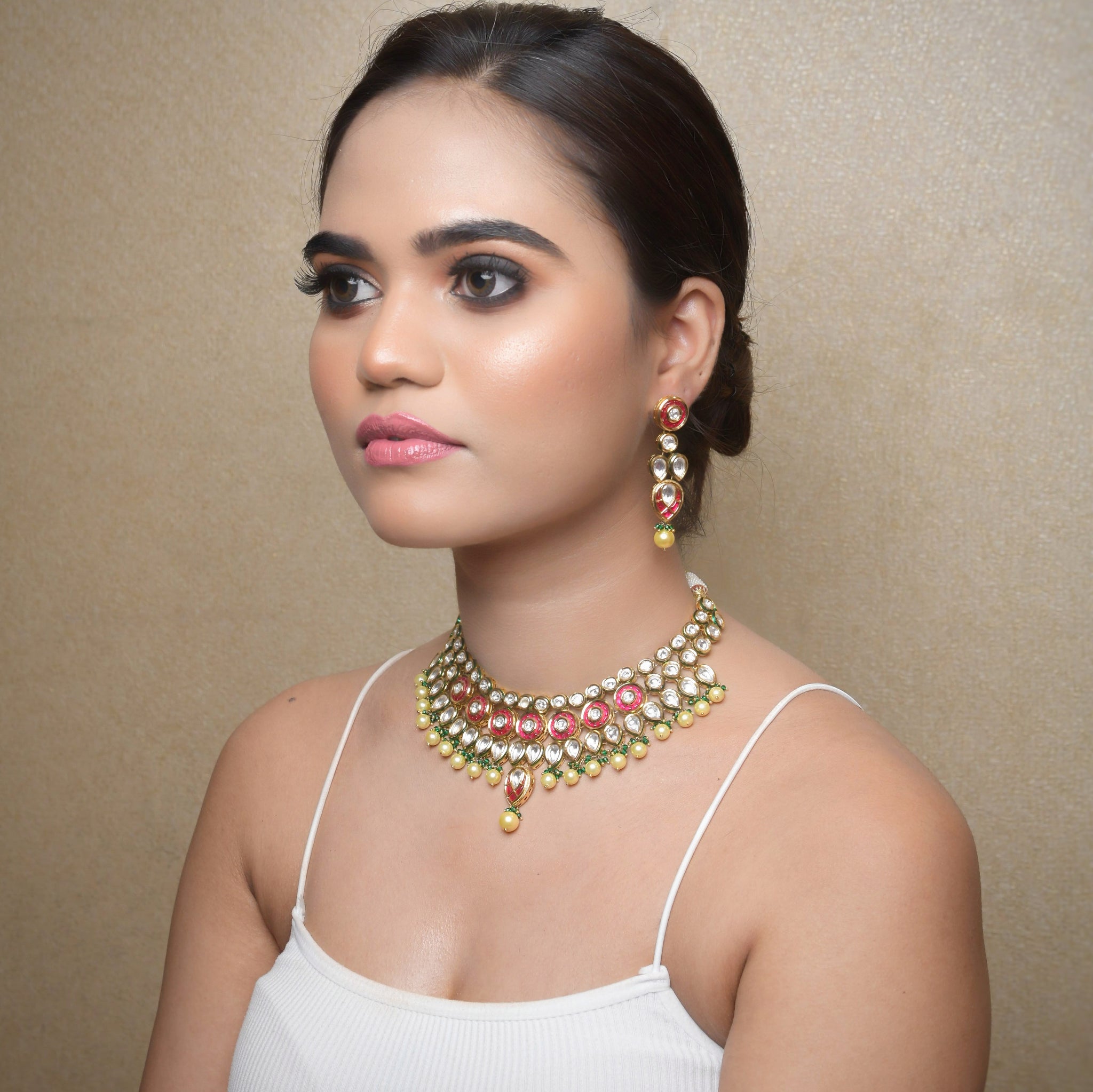 Round Neck Kundan Necklace Set 8989-100 - Dazzles Jewellery