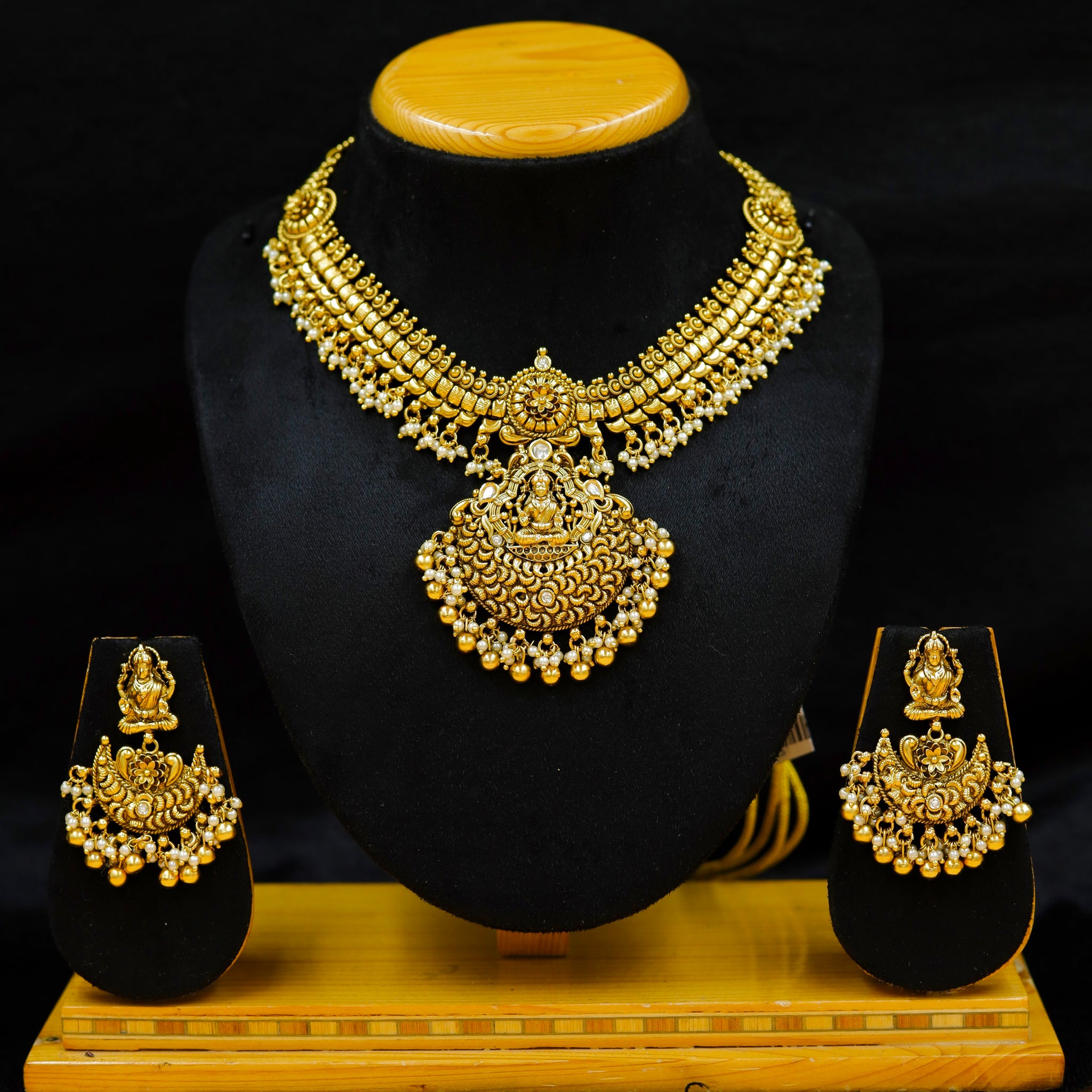 Antique Gold Plated Round Neck Temple Necklace Set 9983-28
