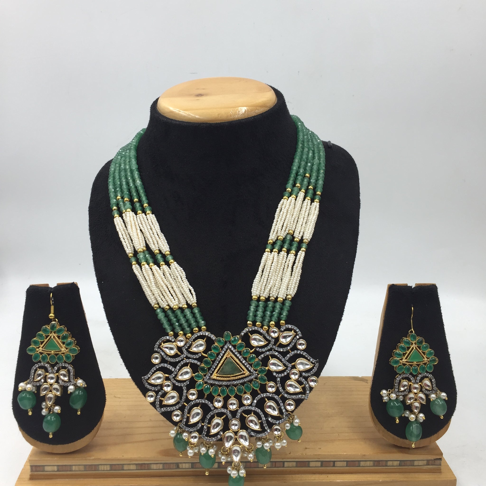 Green Kundan Pendant Set 8200-2023