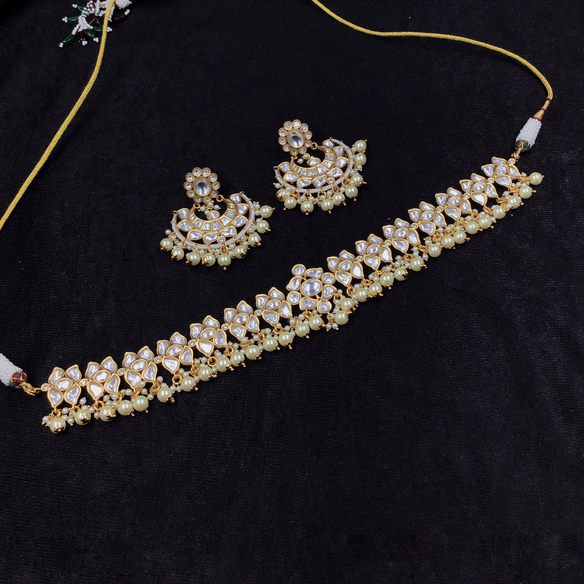Matte Gold Plated Choker Kundan Necklace Set 9520-28