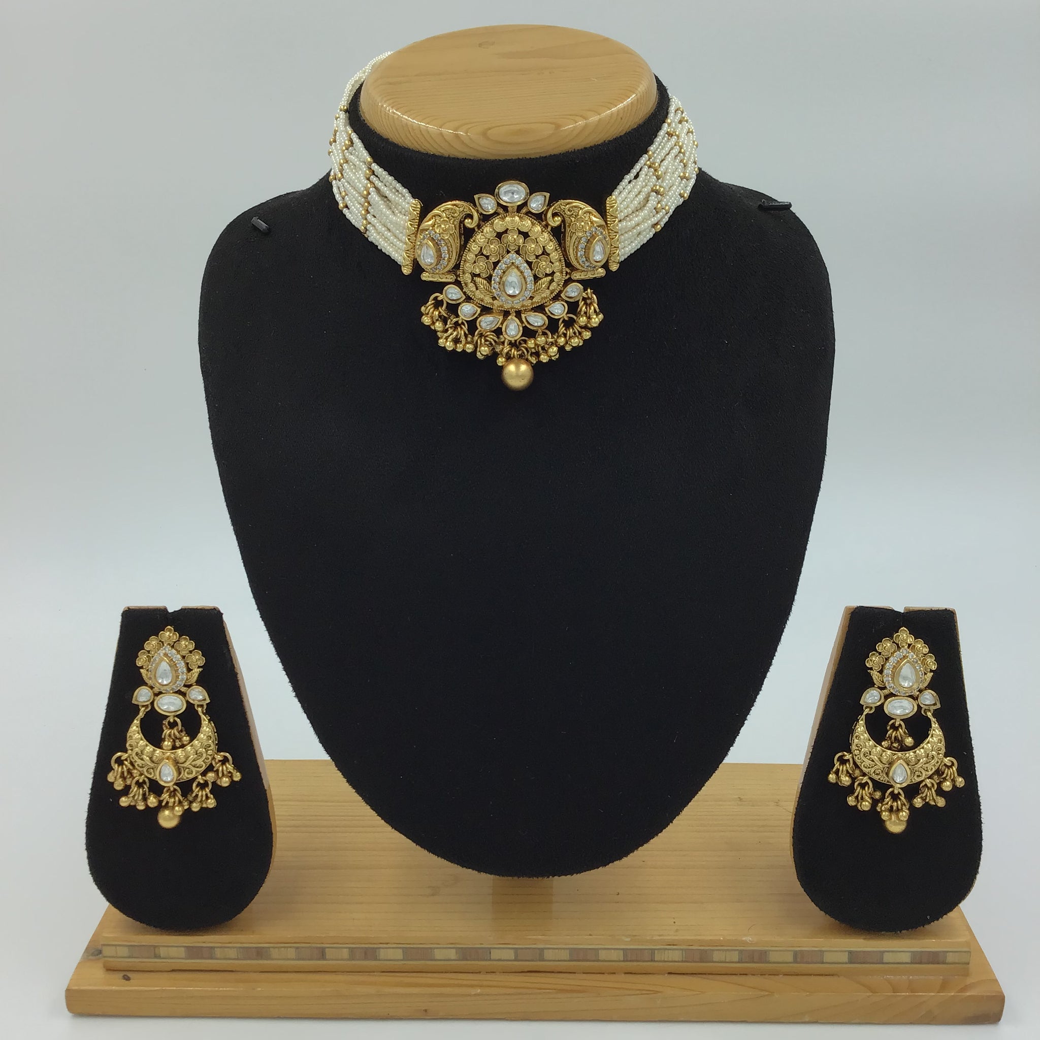 Antique Gold Plated Round Neck Necklace Set 9997-28