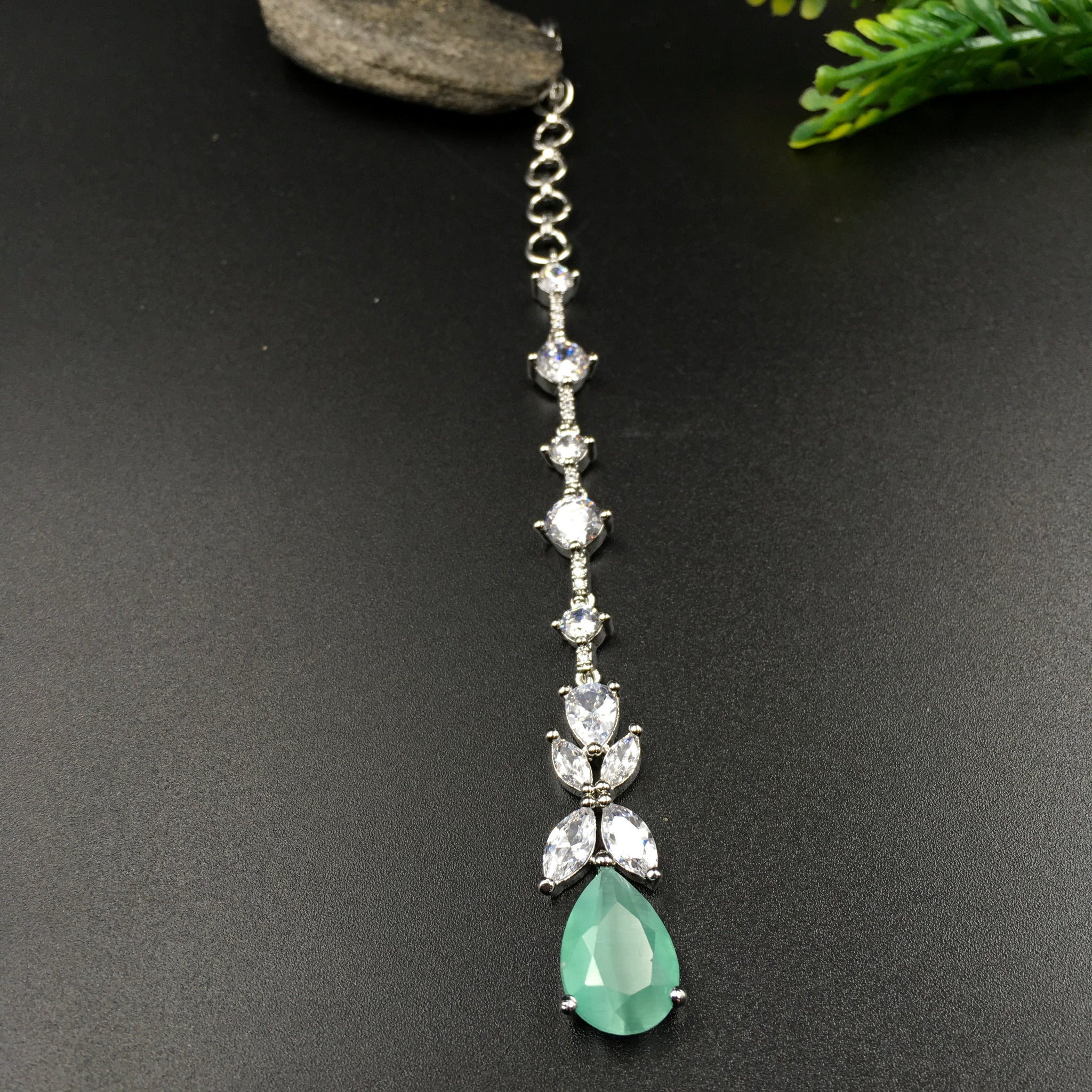 Zircon/AD Maang Tikka 10521-28
