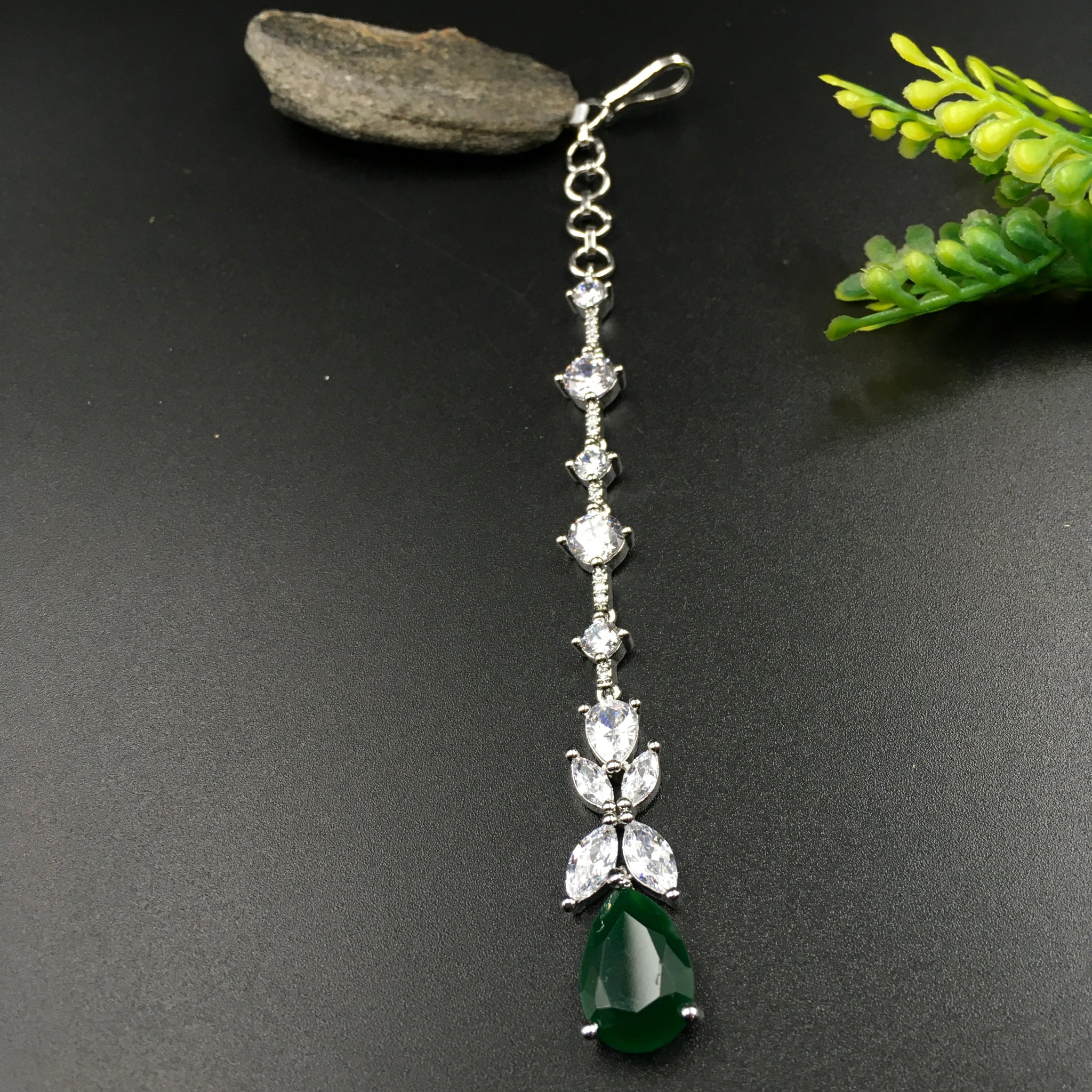 Zircon/AD Maang Tikka 10521-28