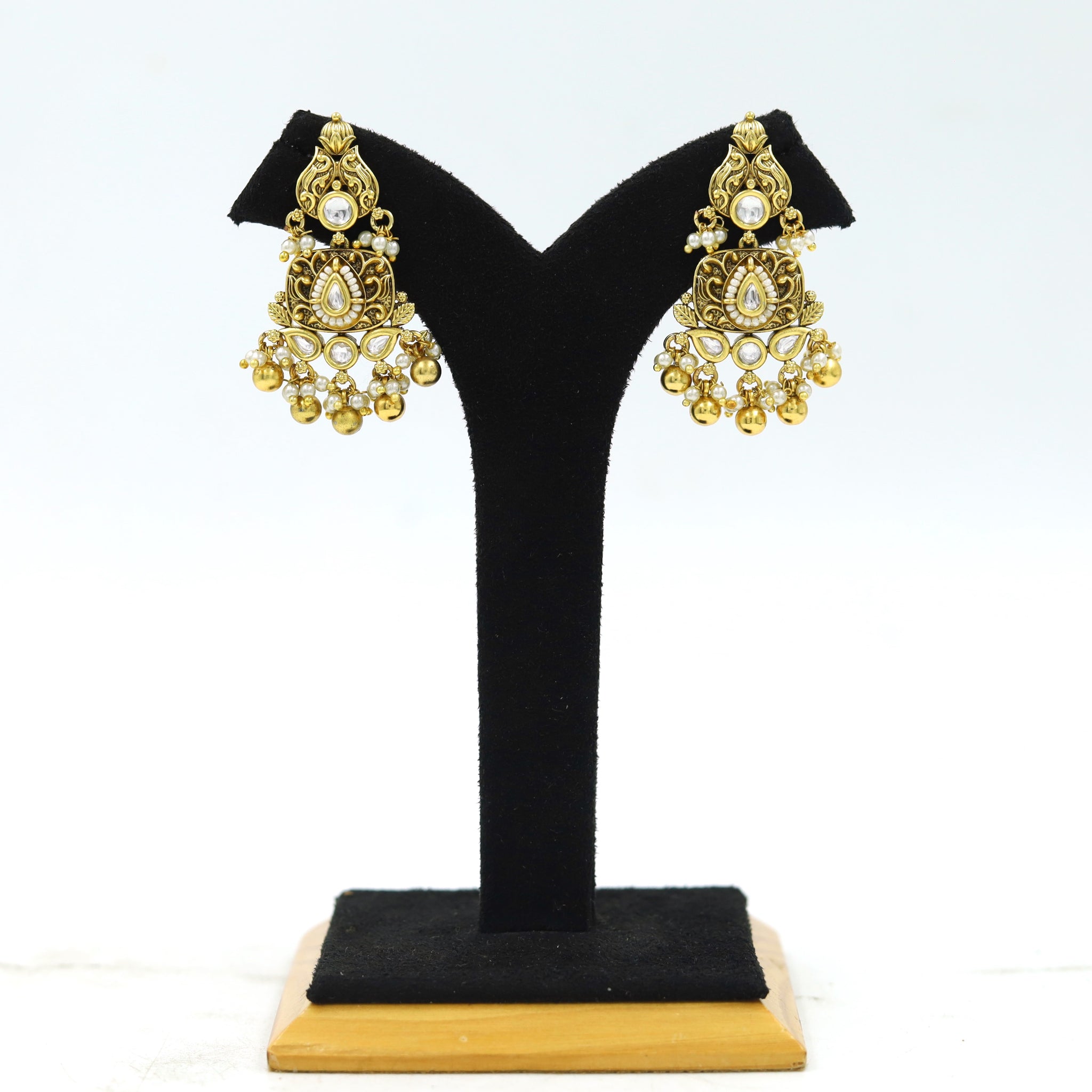 Light Kundan Earring 16770-28