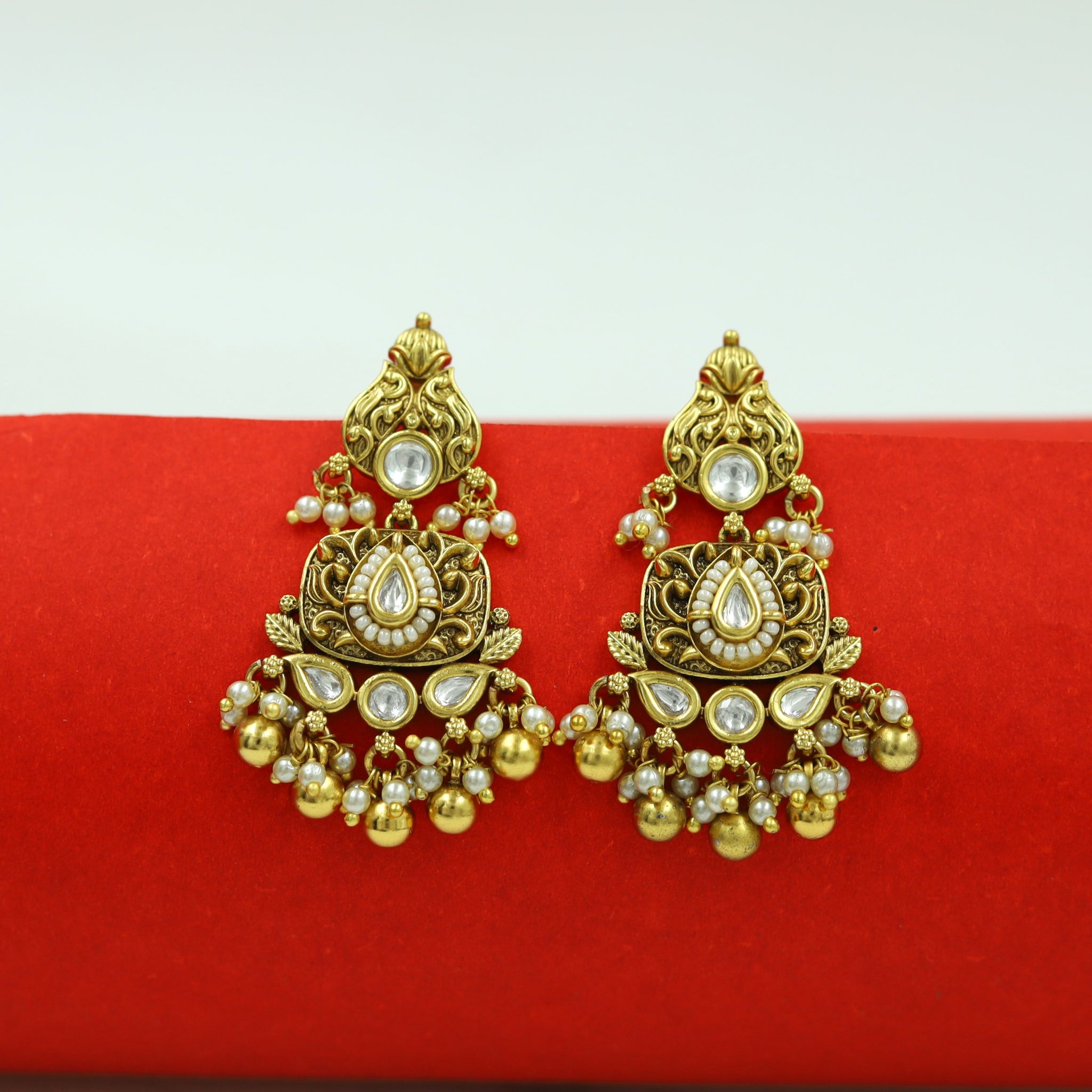 Light Kundan Earring 16770-28