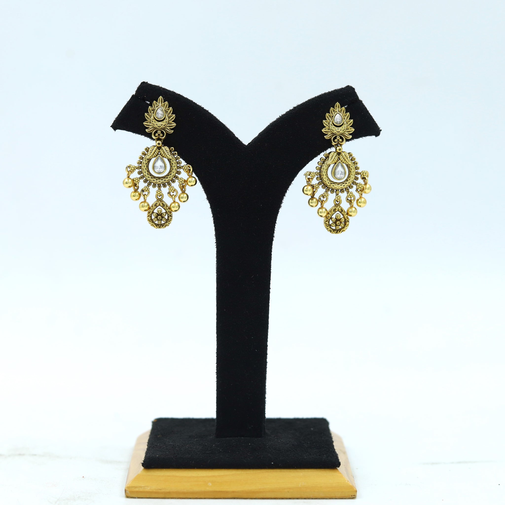 Light Kundan Earring 16775-28