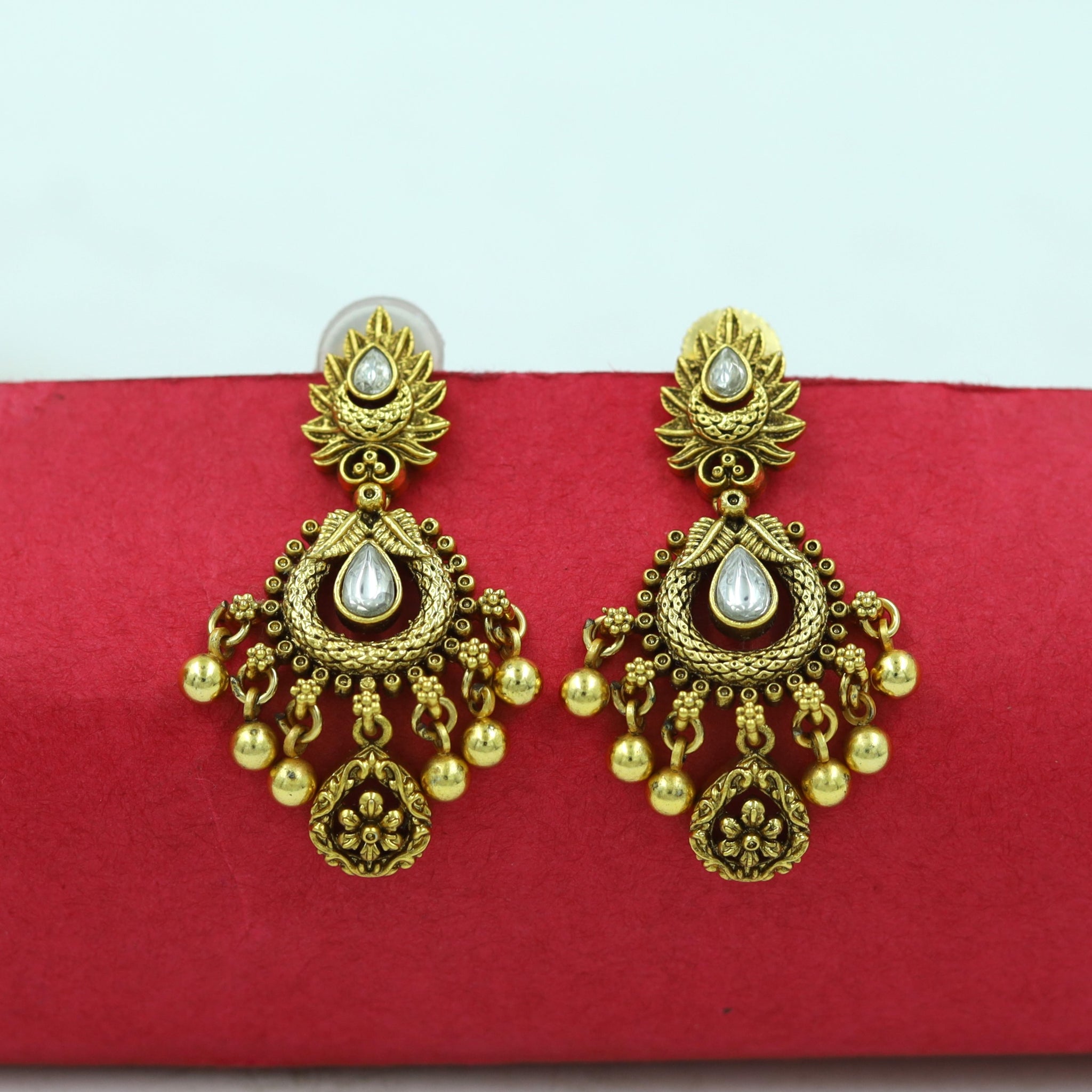 Light Kundan Earring 16775-28