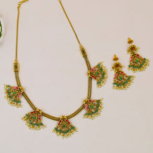 Round Neck Antique Necklace Set 20674-28