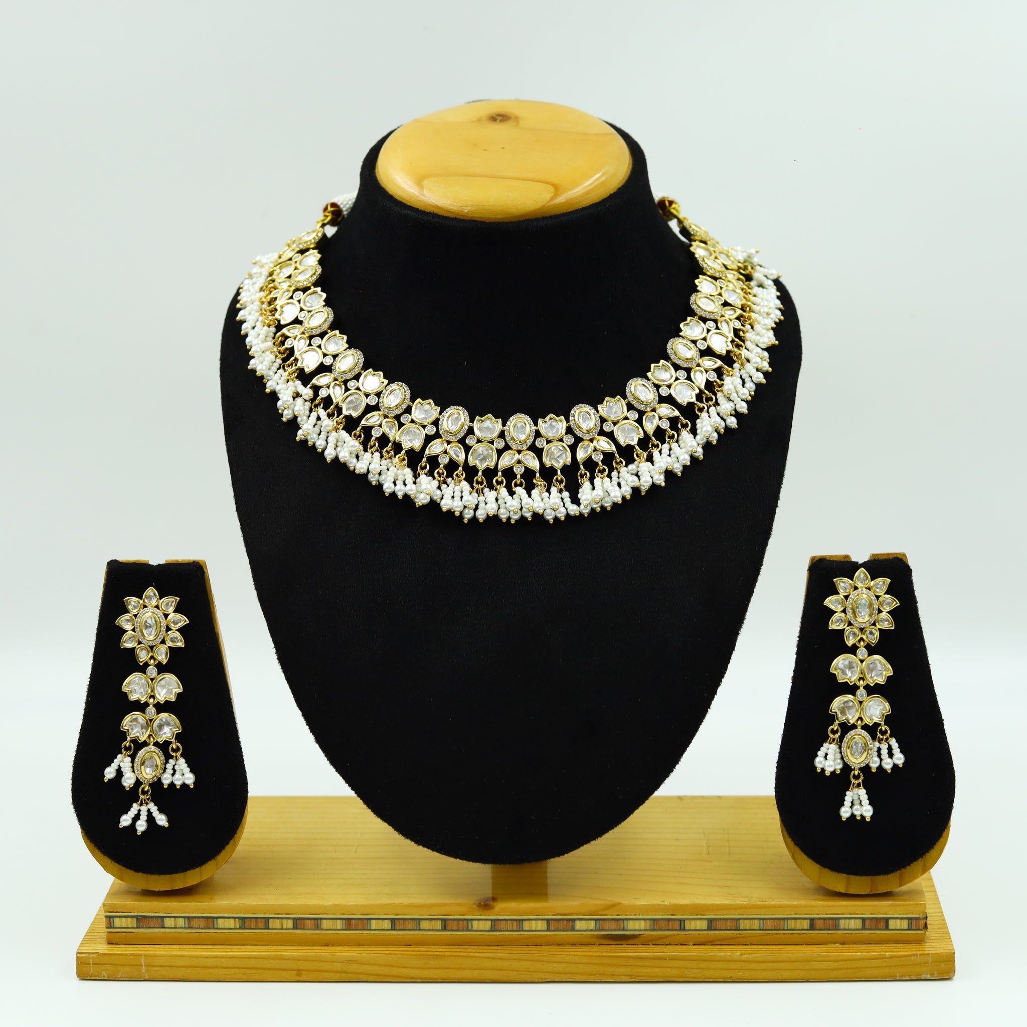 Round Neck Kundan Necklace Set 12197-28